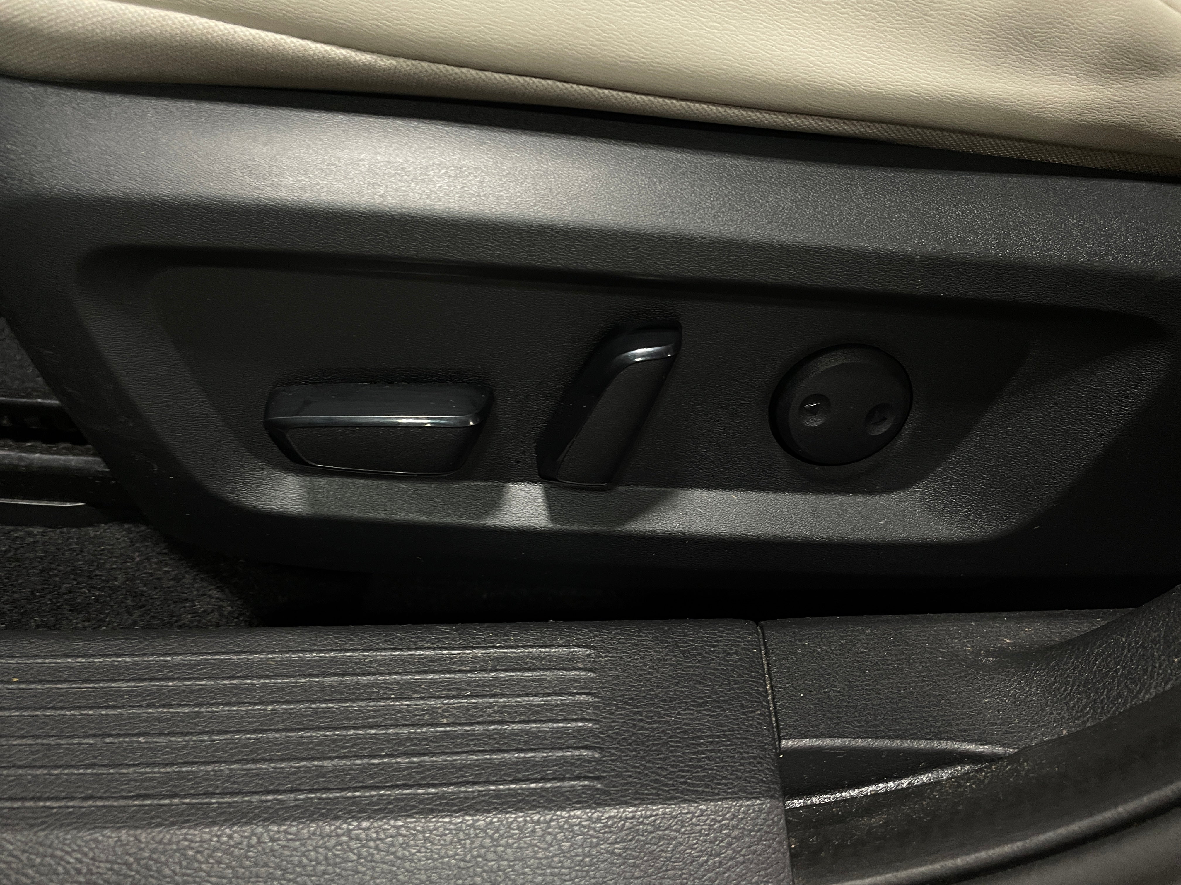 2021 Nissan Rogue SV - Photo 11