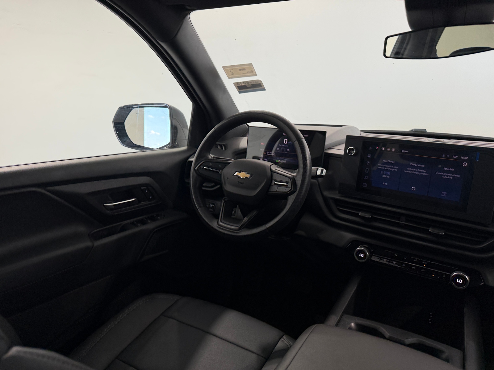 Thumbnail: 2024 Chevrolet Silverado EV - 4