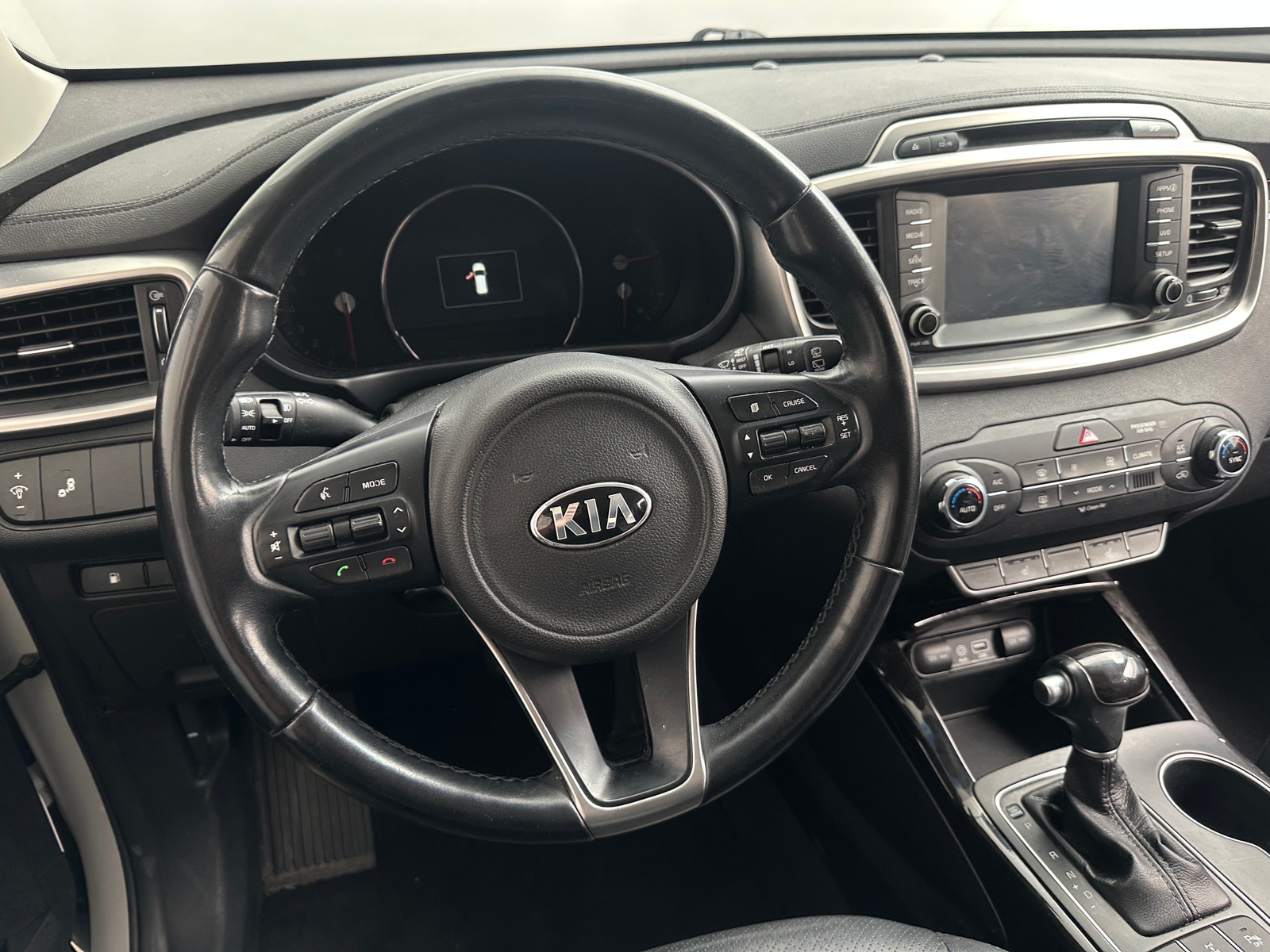 Thumbnail: 2017 Kia Sorento - 4
