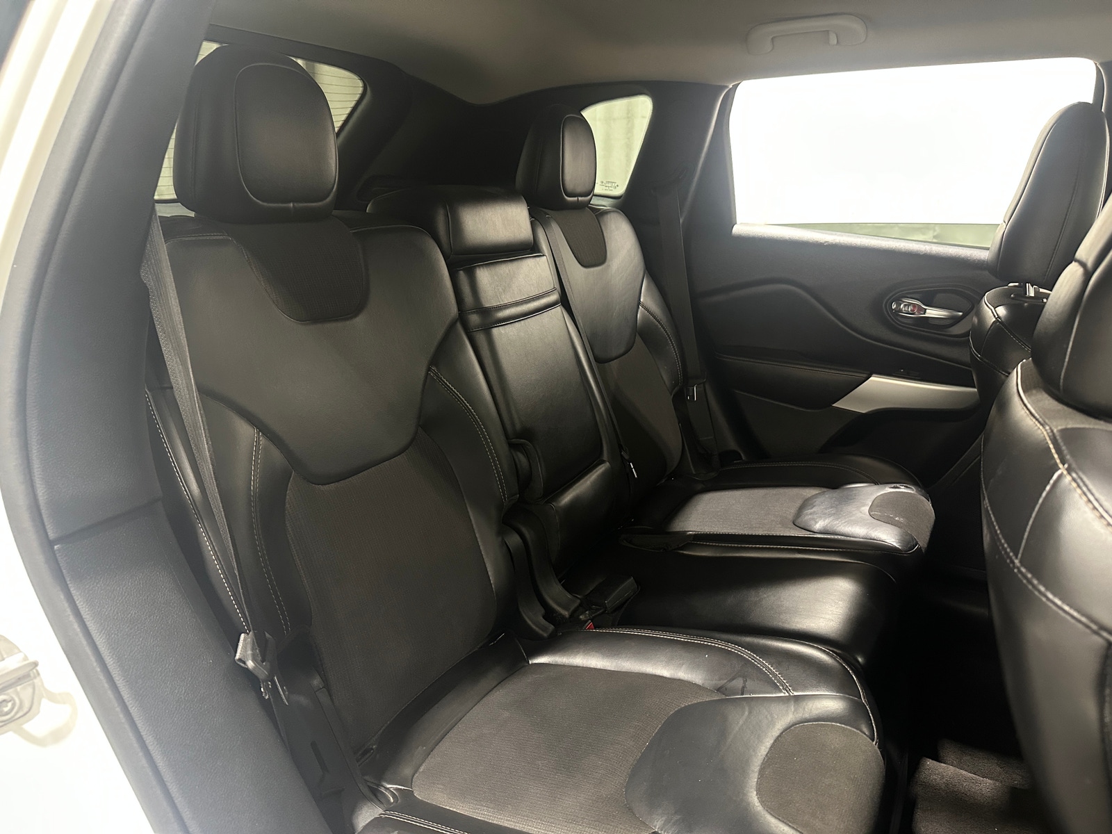 Thumbnail: 2018 Jeep Cherokee - 6
