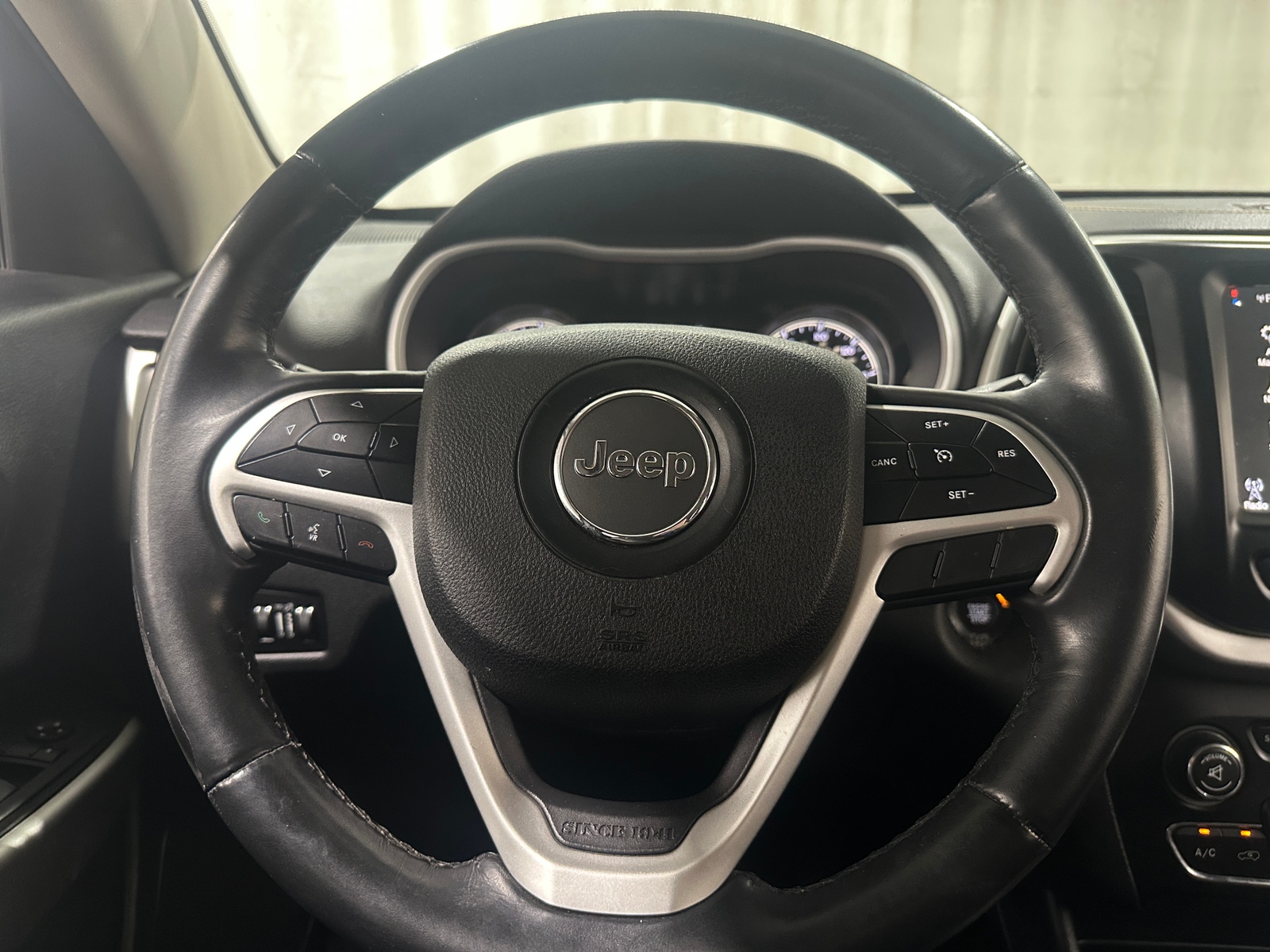 Thumbnail: 2018 Jeep Cherokee - 5