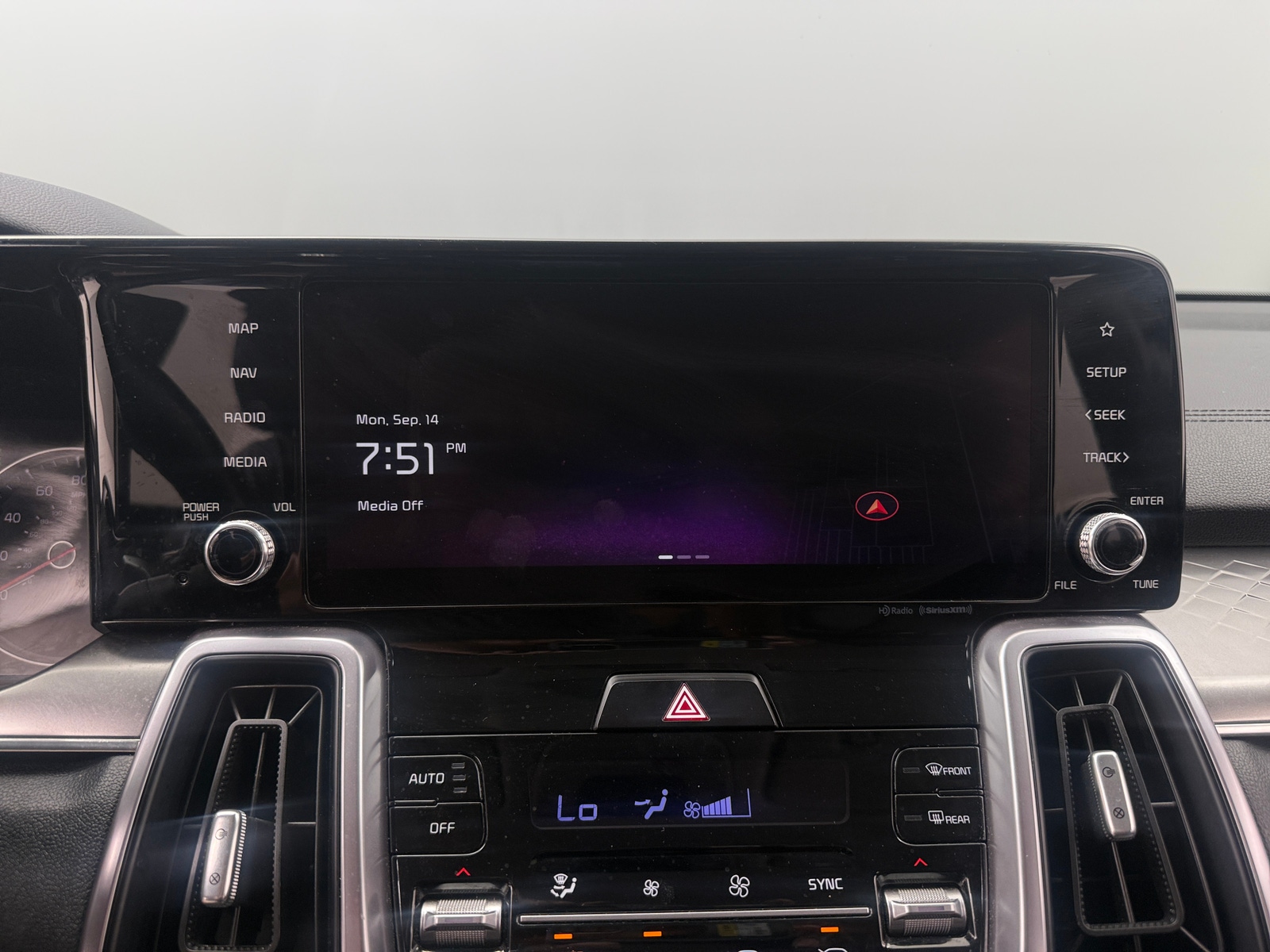 Thumbnail: 2023 Kia Sorento - 3