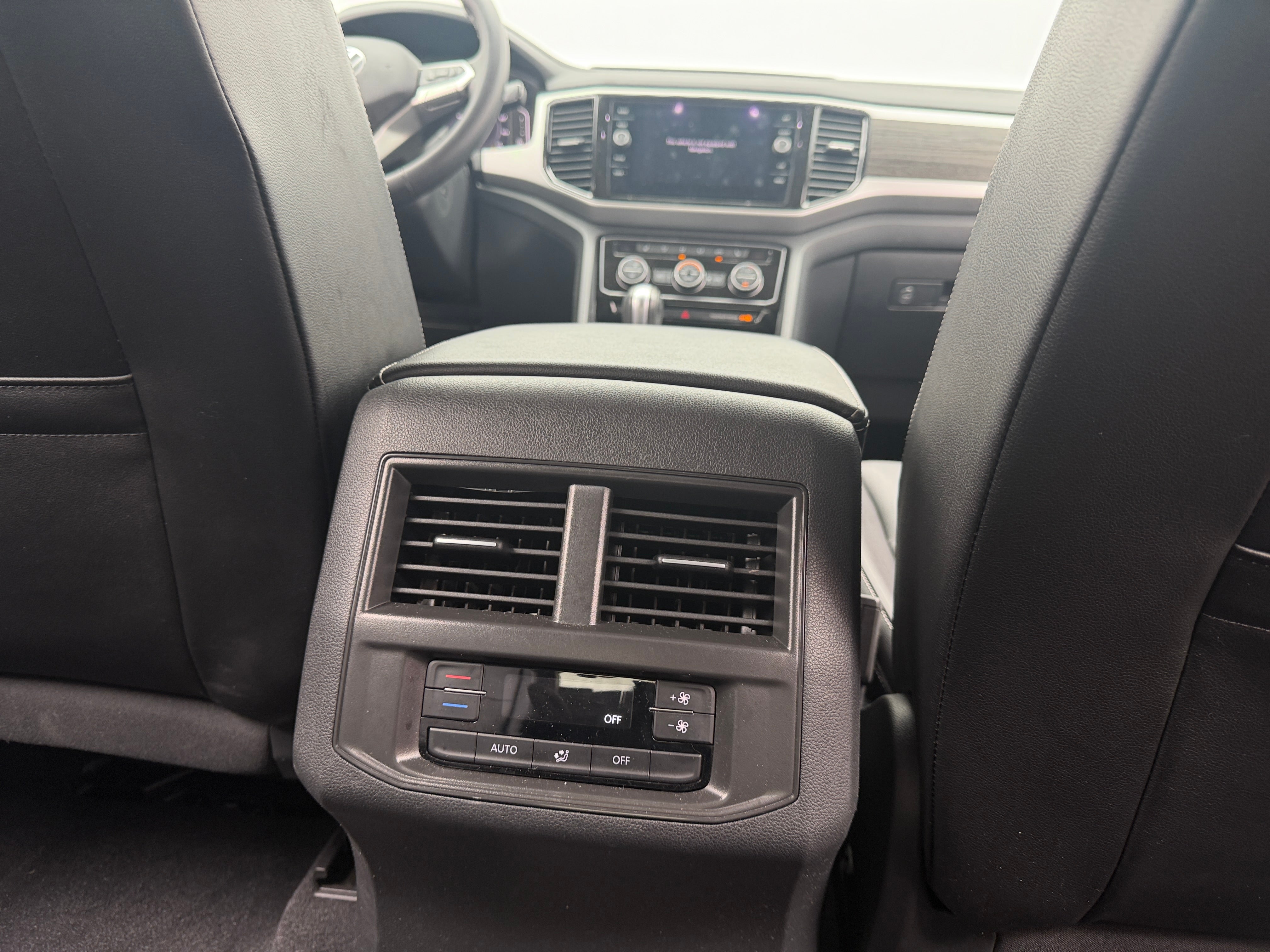 2022 Volkswagen Atlas SE w/Tech - Photo 5