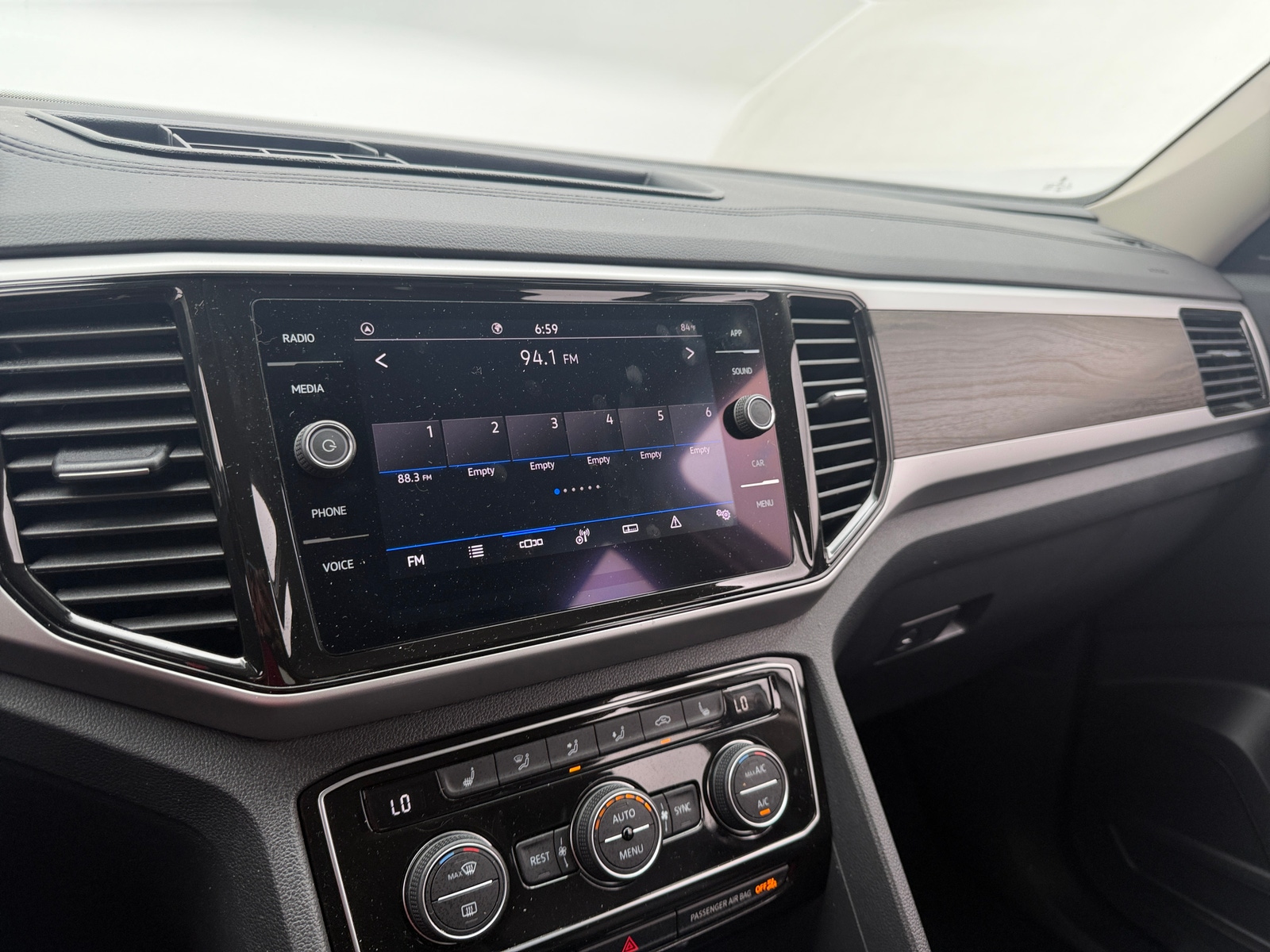 Thumbnail: 2022 Volkswagen Atlas - 4