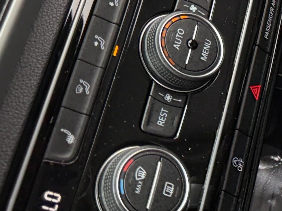 2022 Volkswagen Atlas SE w/Tech - Photo 18