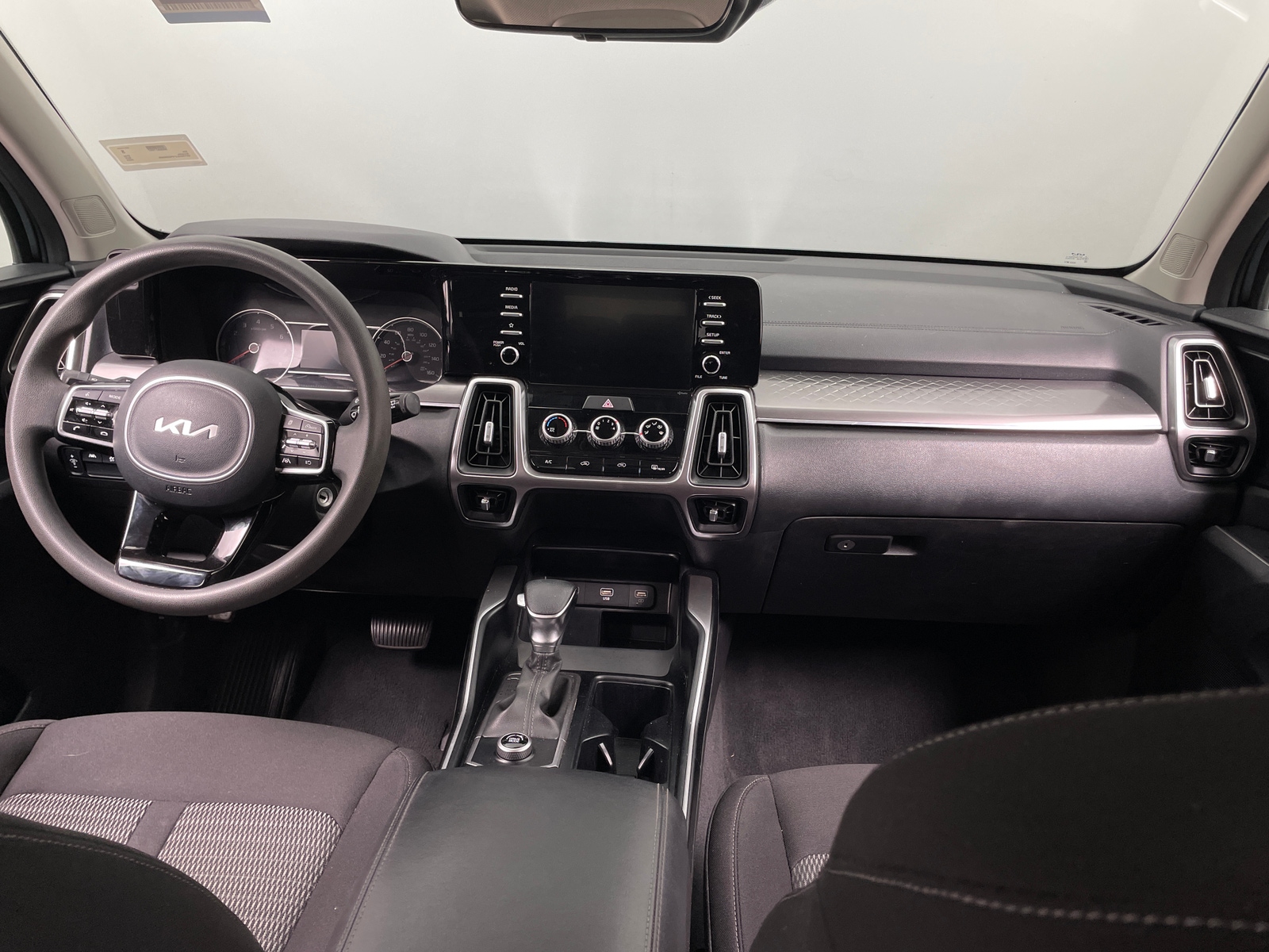 Thumbnail: 2023 Kia Sorento - 3