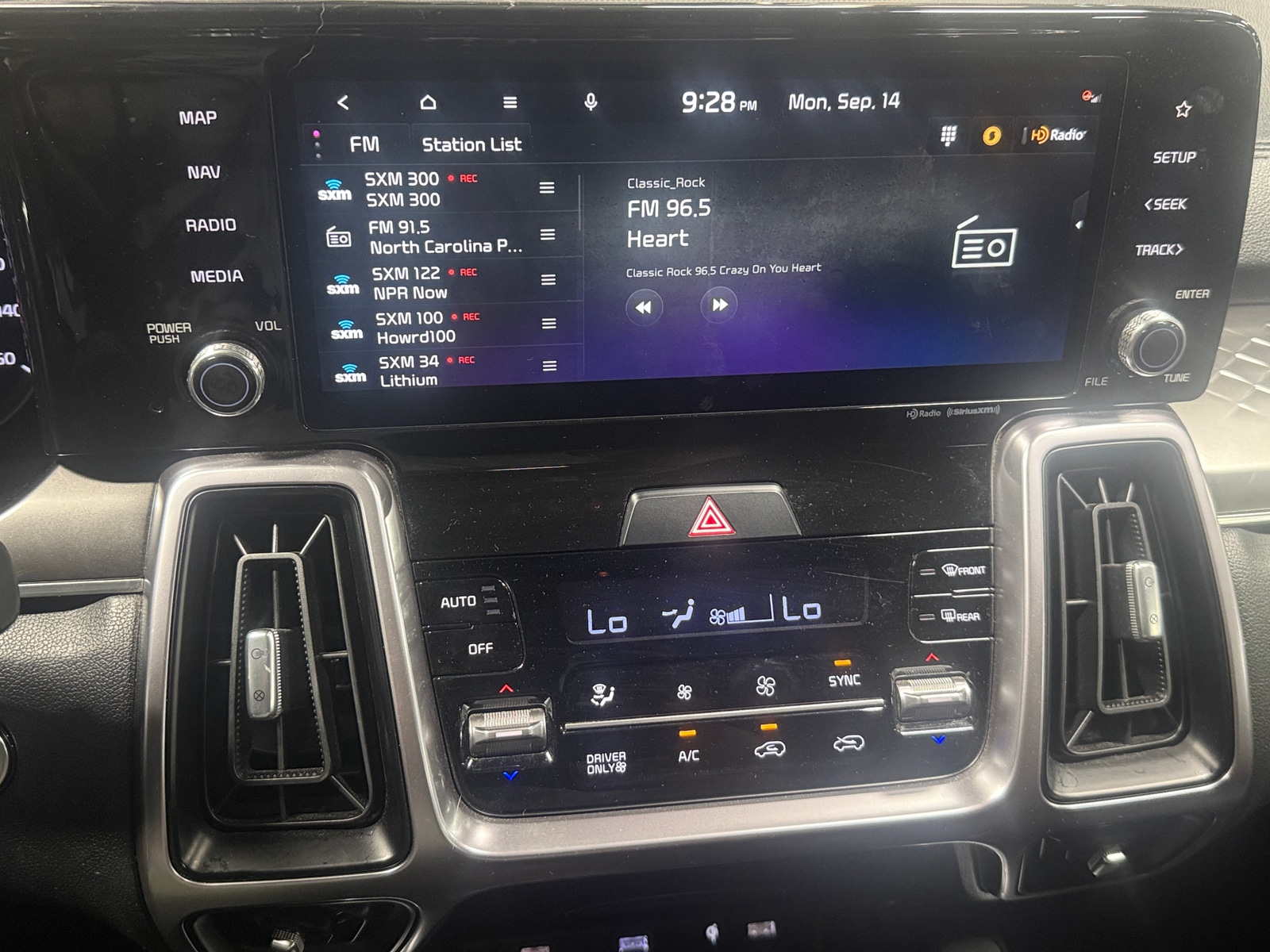 Thumbnail: 2023 Kia Sorento - 3