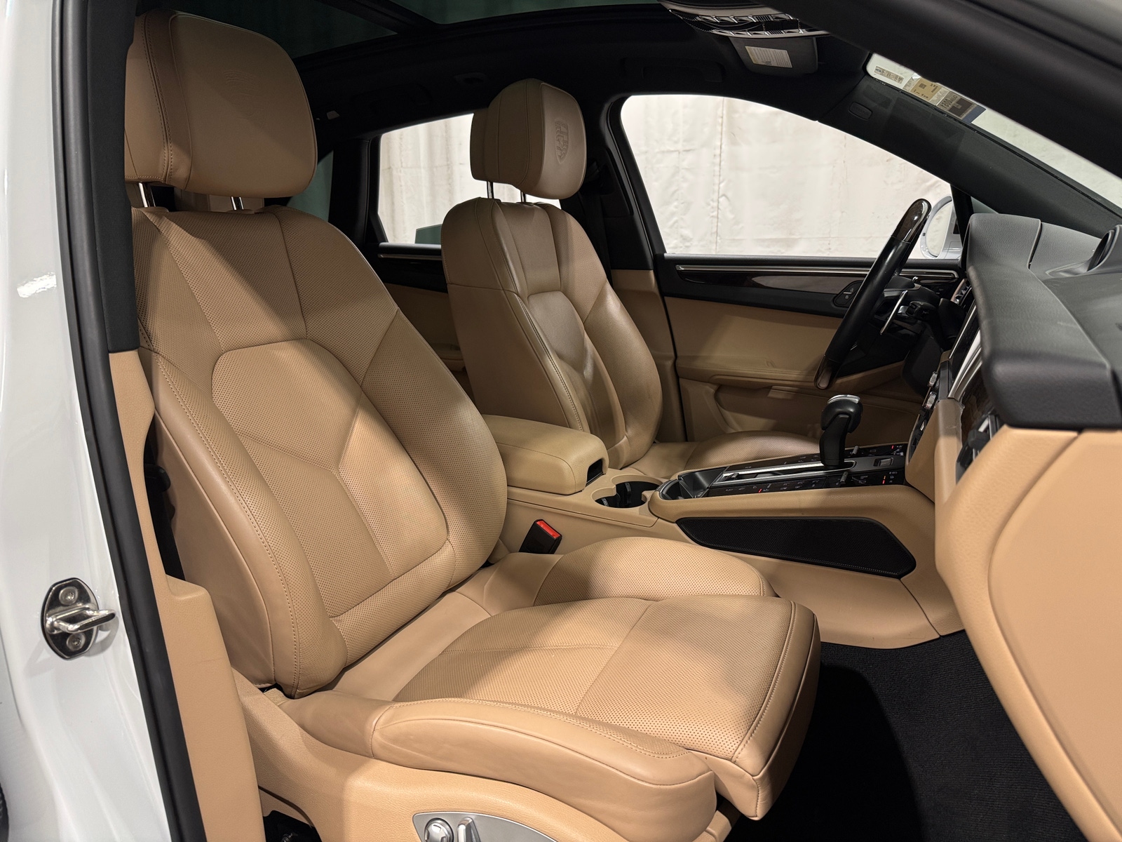 Thumbnail: 2022 Porsche Macan - 2