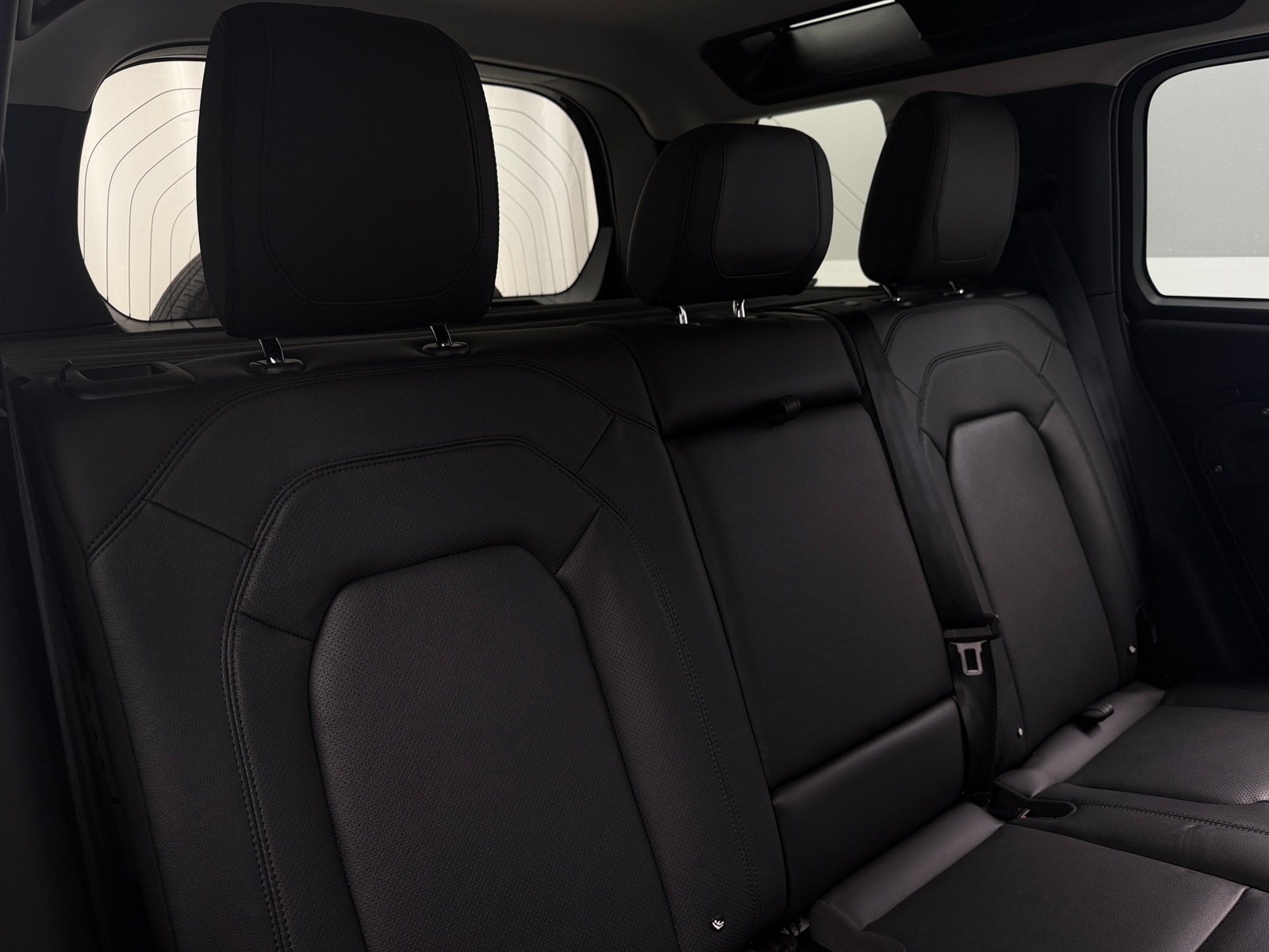 Thumbnail: 2024 Land Rover Defender - 6