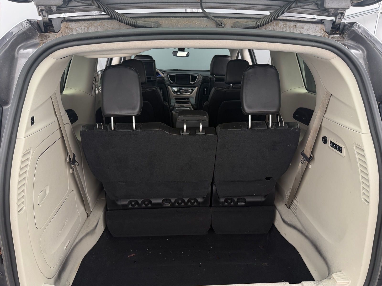 Thumbnail: 2019 Chrysler Pacifica - 6