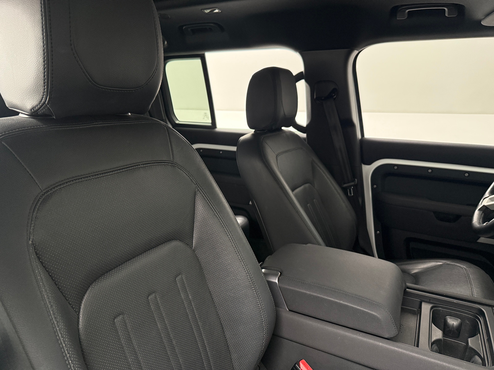 Thumbnail: 2022 Land Rover Defender - 2