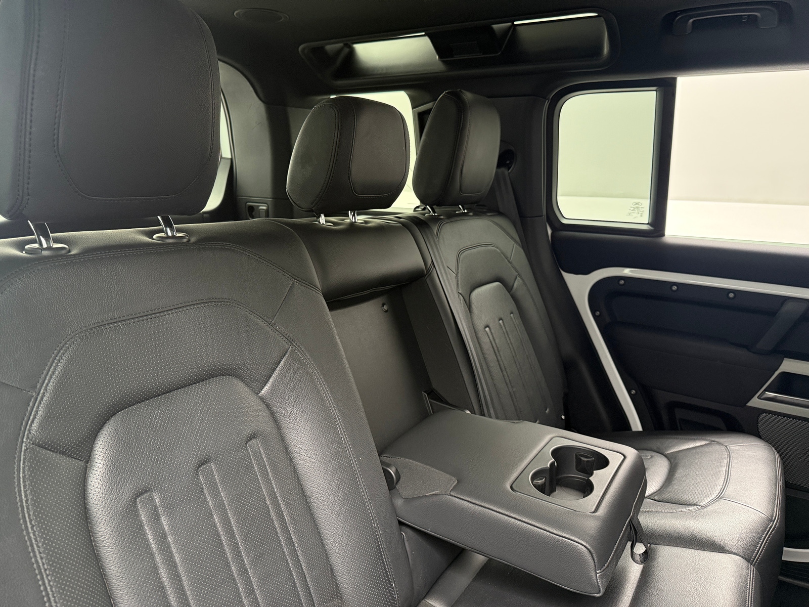 Thumbnail: 2022 Land Rover Defender - 6