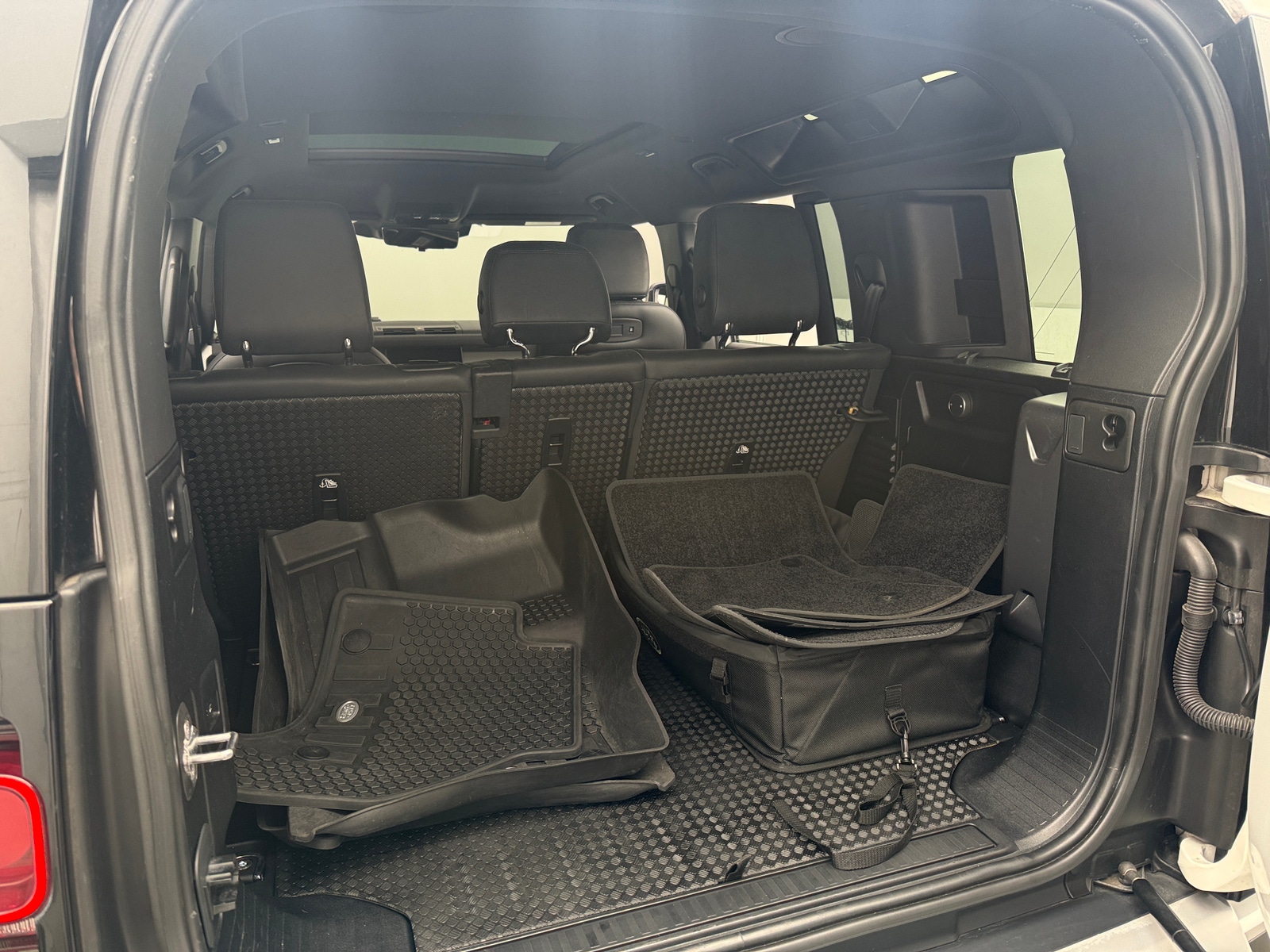 Thumbnail: 2022 Land Rover Defender - 7