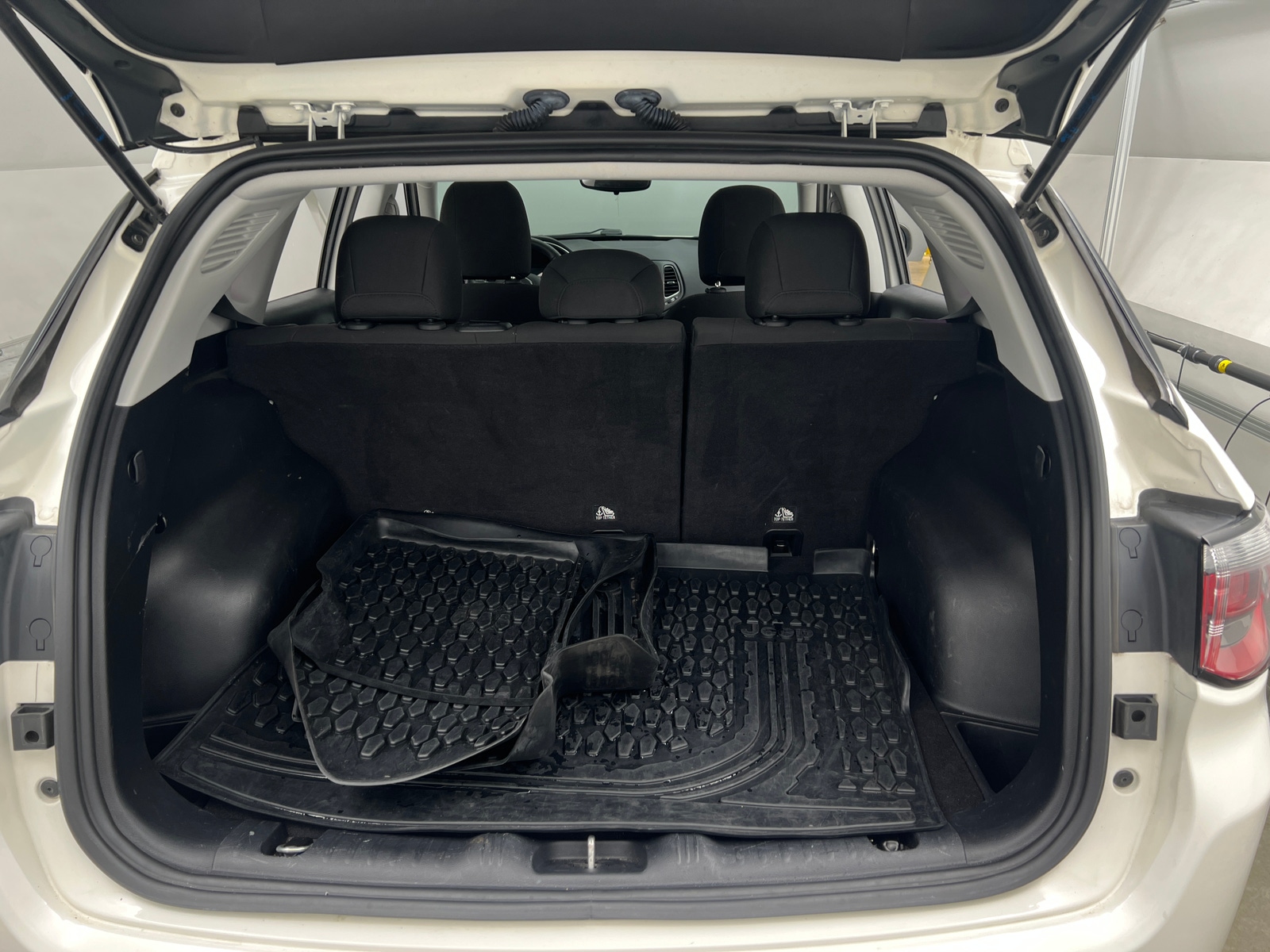 Thumbnail: 2018 Jeep Compass - 7