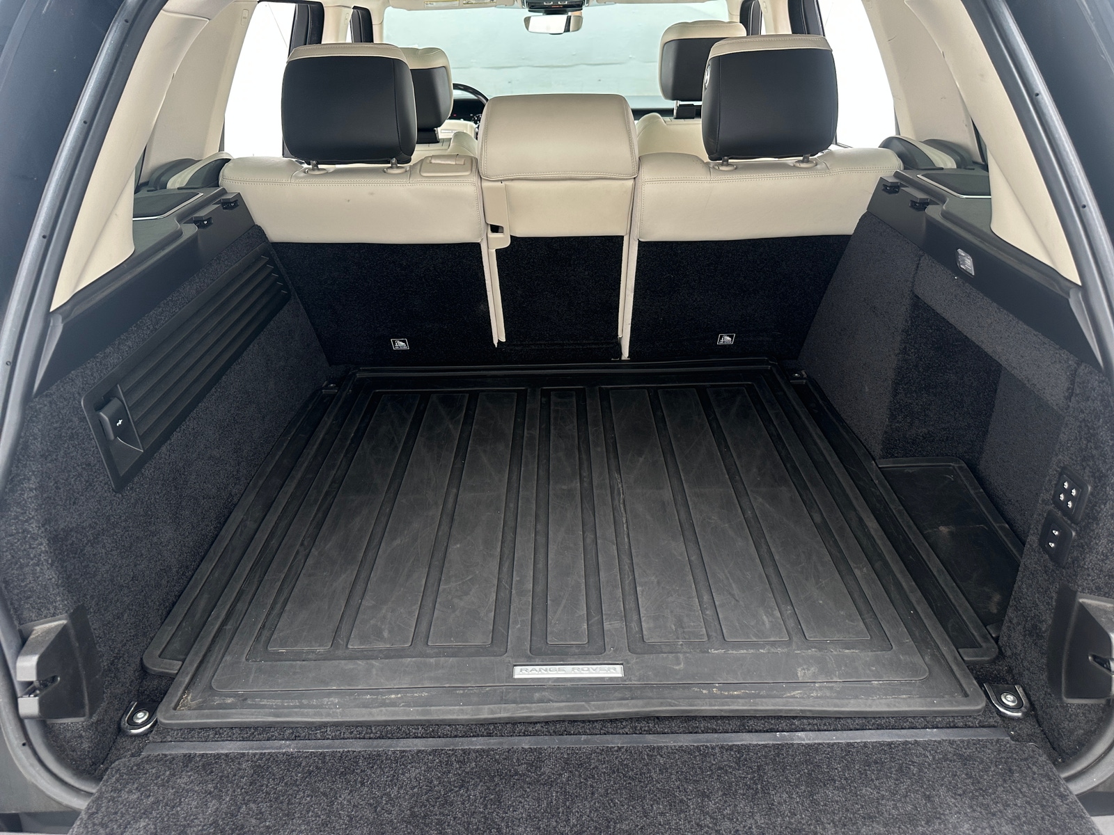 Thumbnail: 2021 Land Rover Range Rover - 7