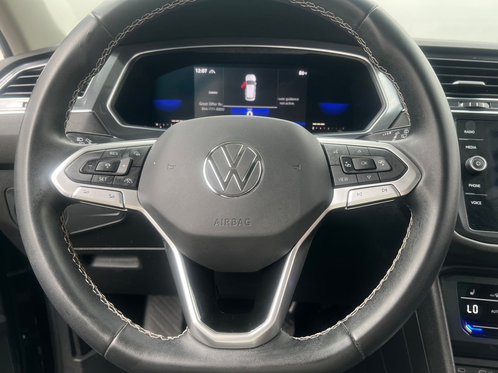 Thumbnail: 2022 Volkswagen Tiguan - 5