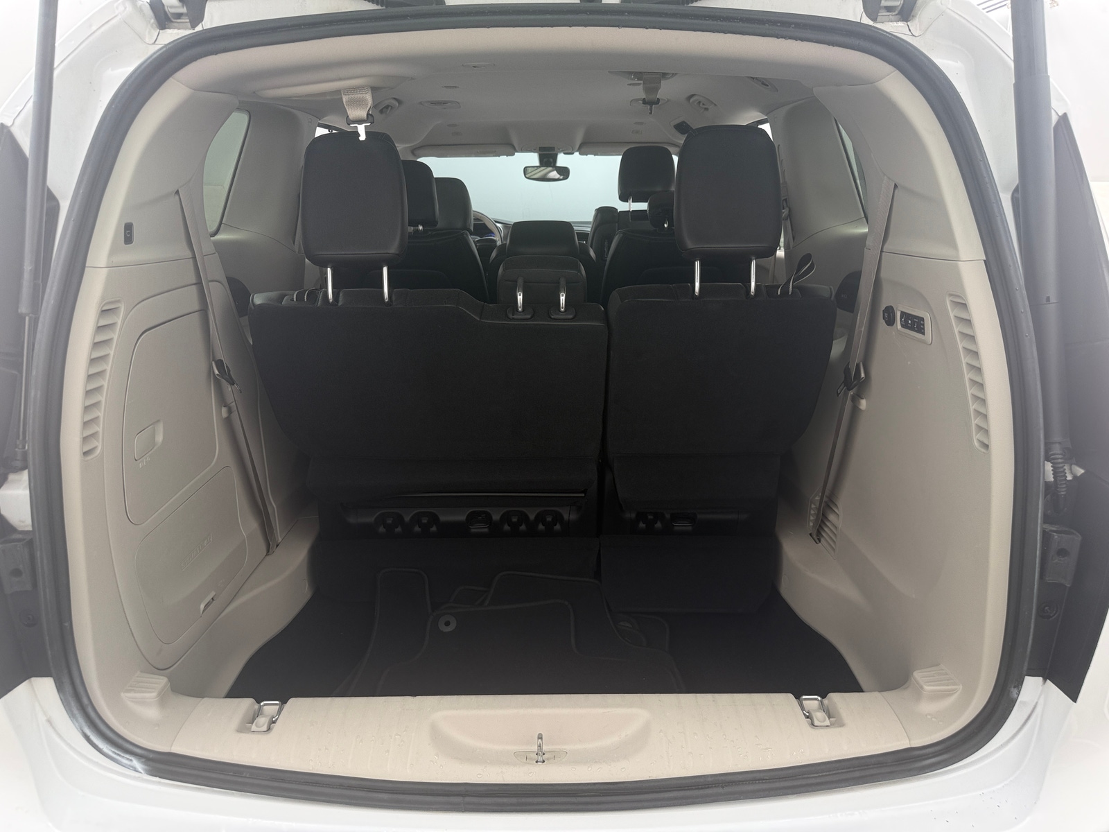 Thumbnail: 2018 Chrysler Pacifica - 6