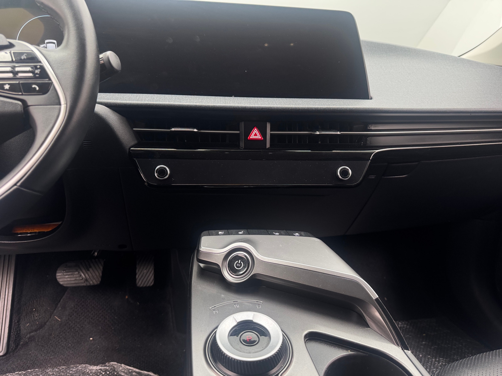 Thumbnail: 2022 Kia EV6 - 3