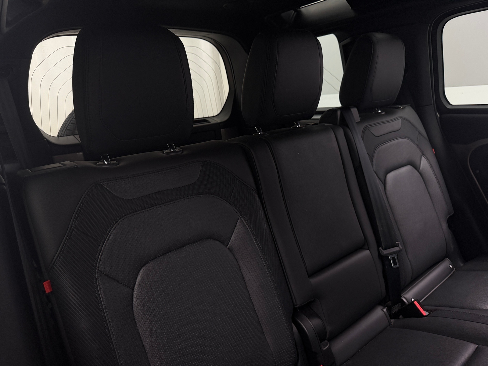 Thumbnail: 2023 Land Rover Defender - 6
