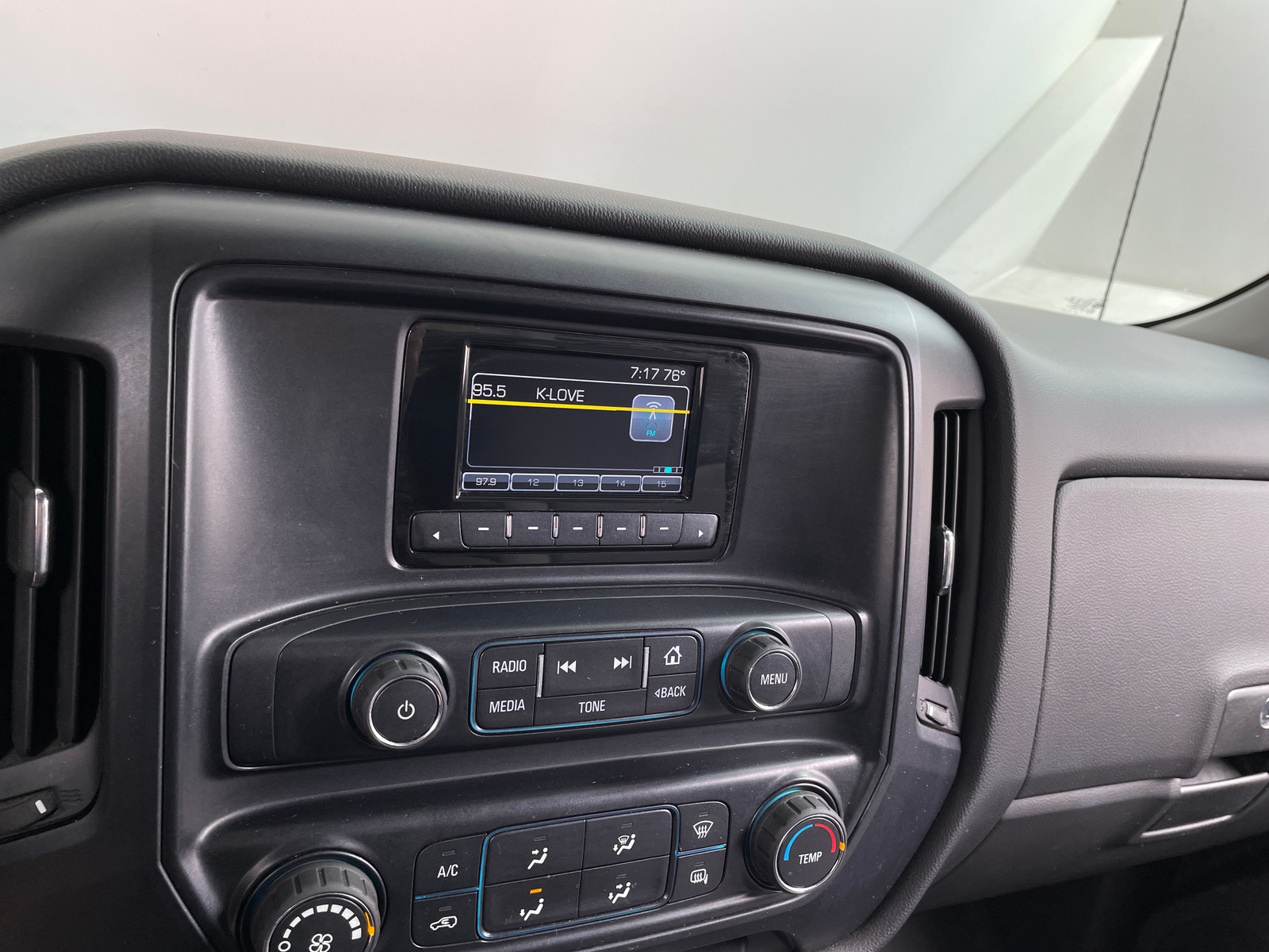 Thumbnail: 2015 Chevrolet Silverado 1500 - 3