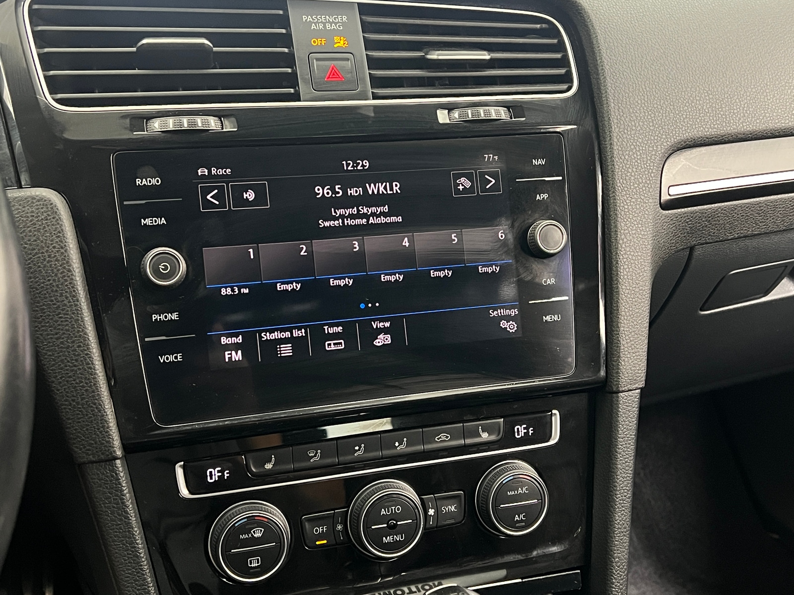 Thumbnail: 2019 Volkswagen Golf - 3