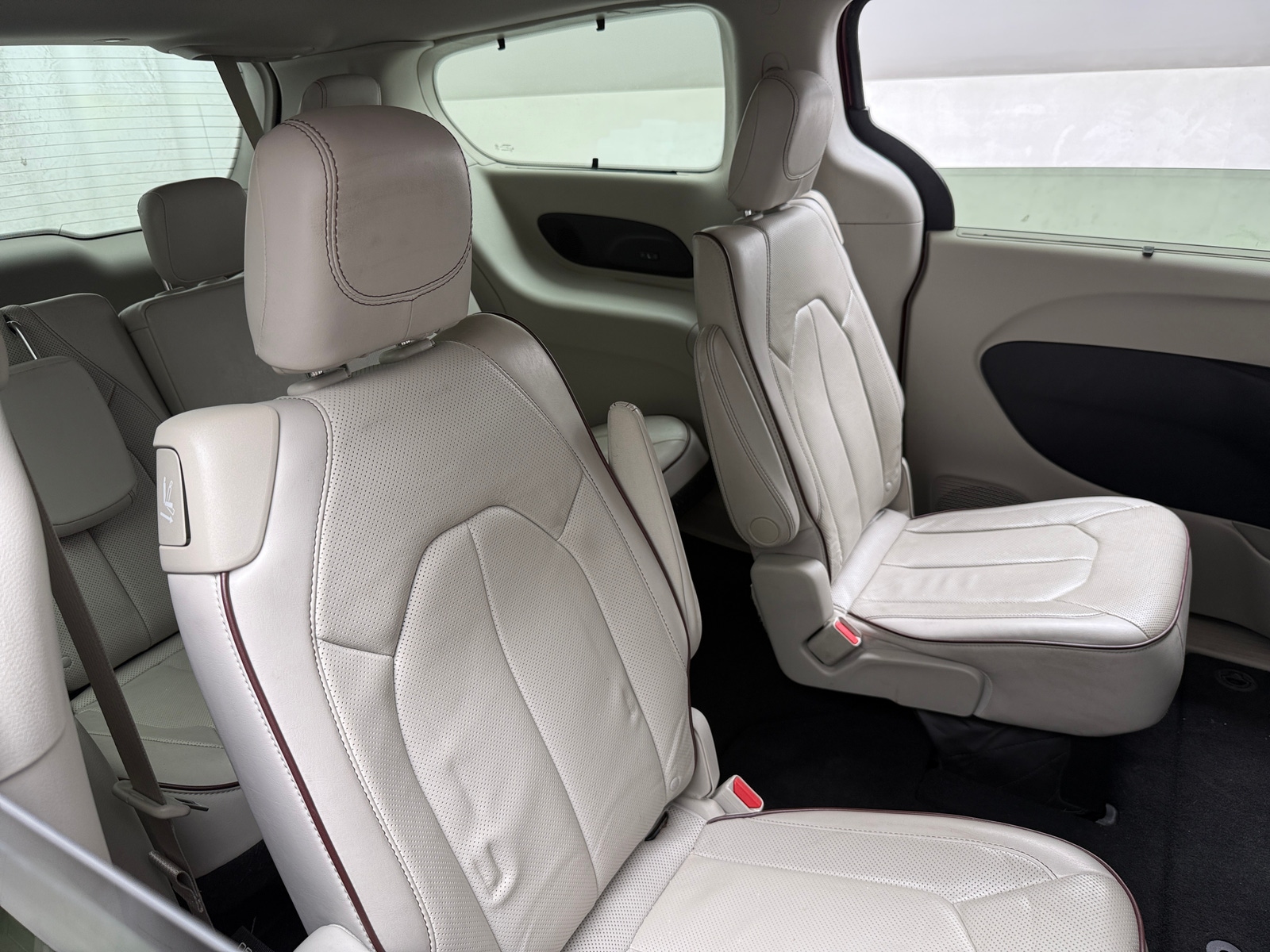 Thumbnail: 2017 Chrysler Pacifica - 5