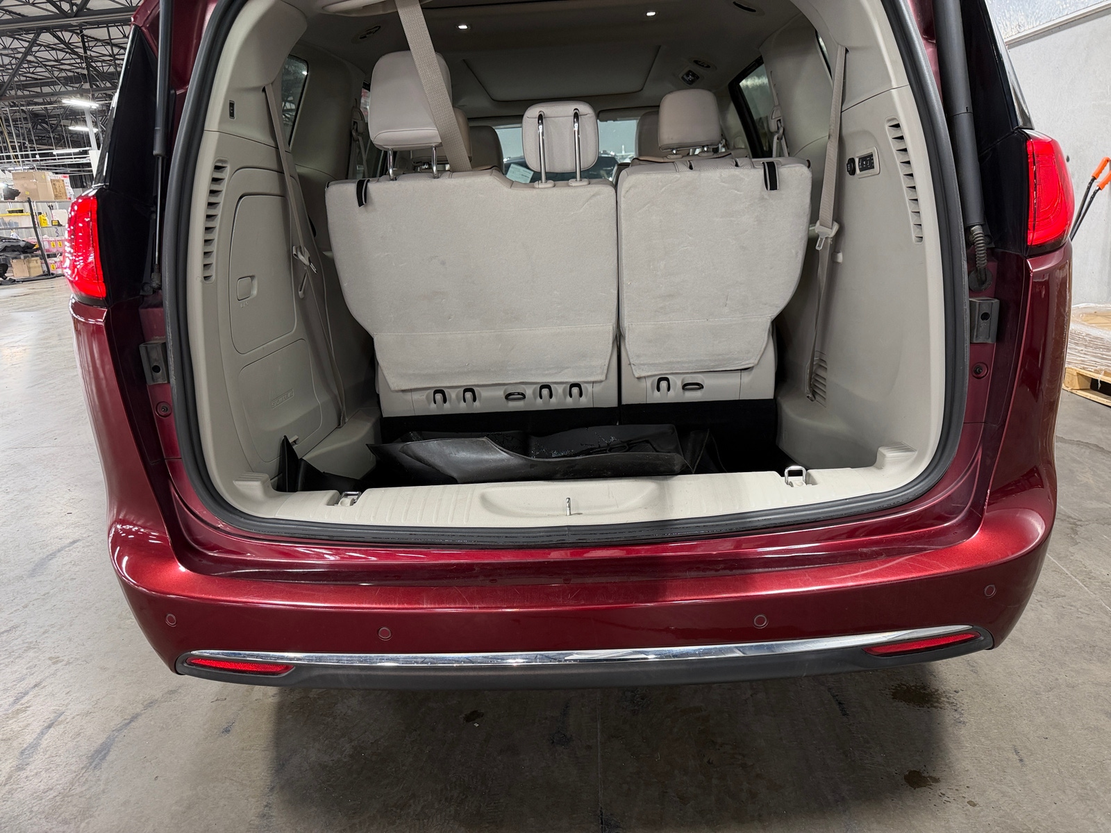 Thumbnail: 2017 Chrysler Pacifica - 6