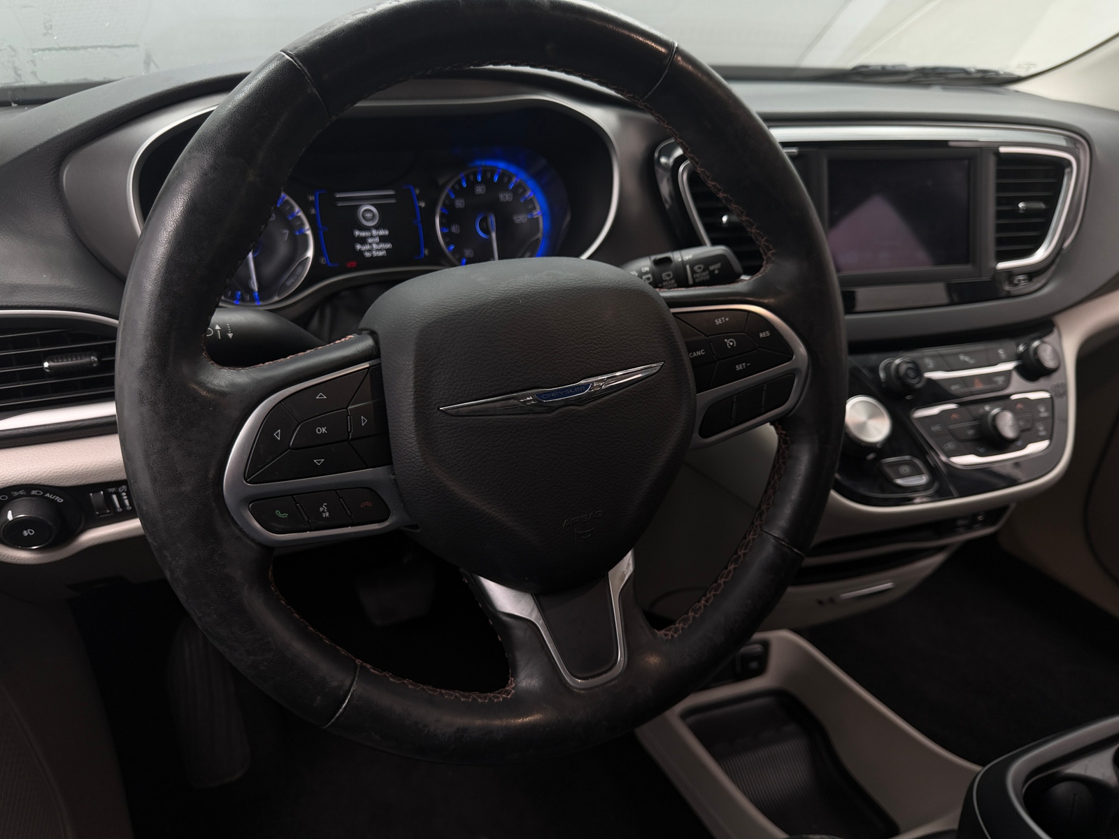 Thumbnail: 2020 Chrysler Pacifica - 4