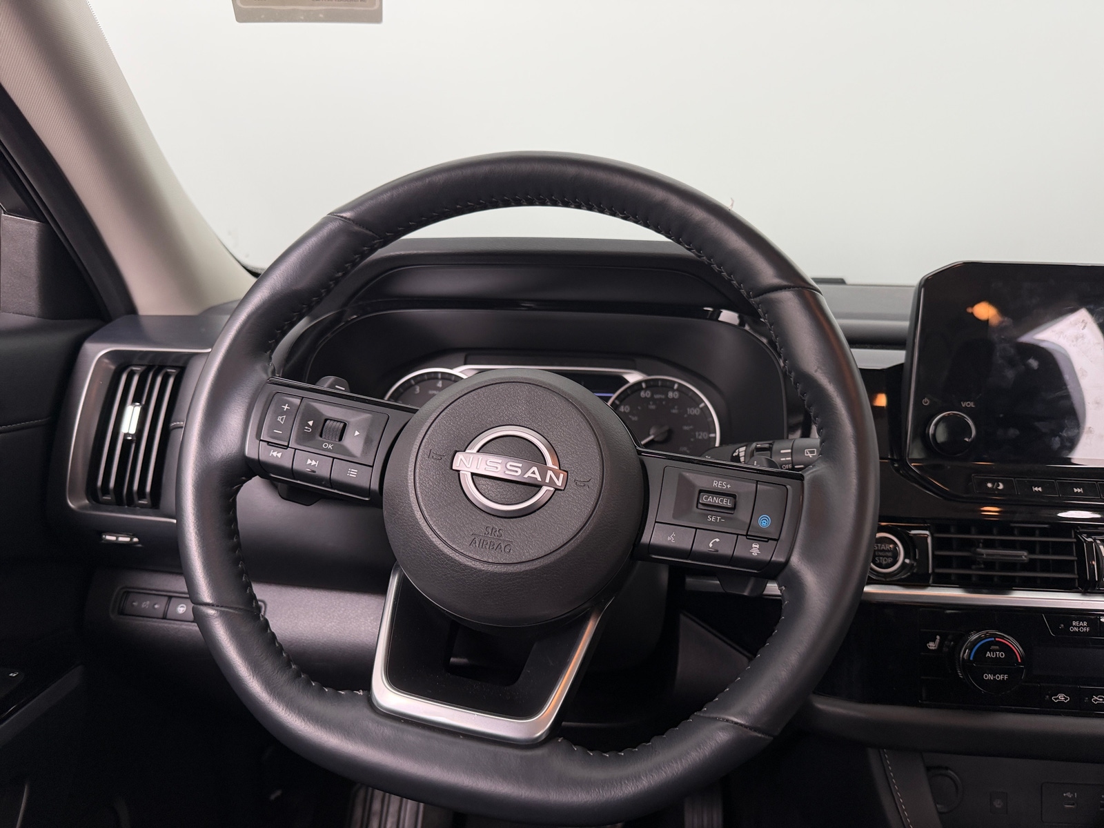 Thumbnail: 2023 Nissan Pathfinder - 4