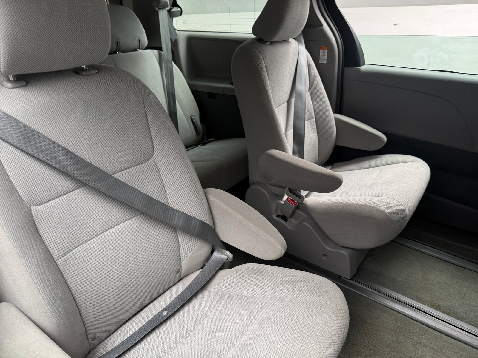 Thumbnail: 2015 Toyota Sienna - 6