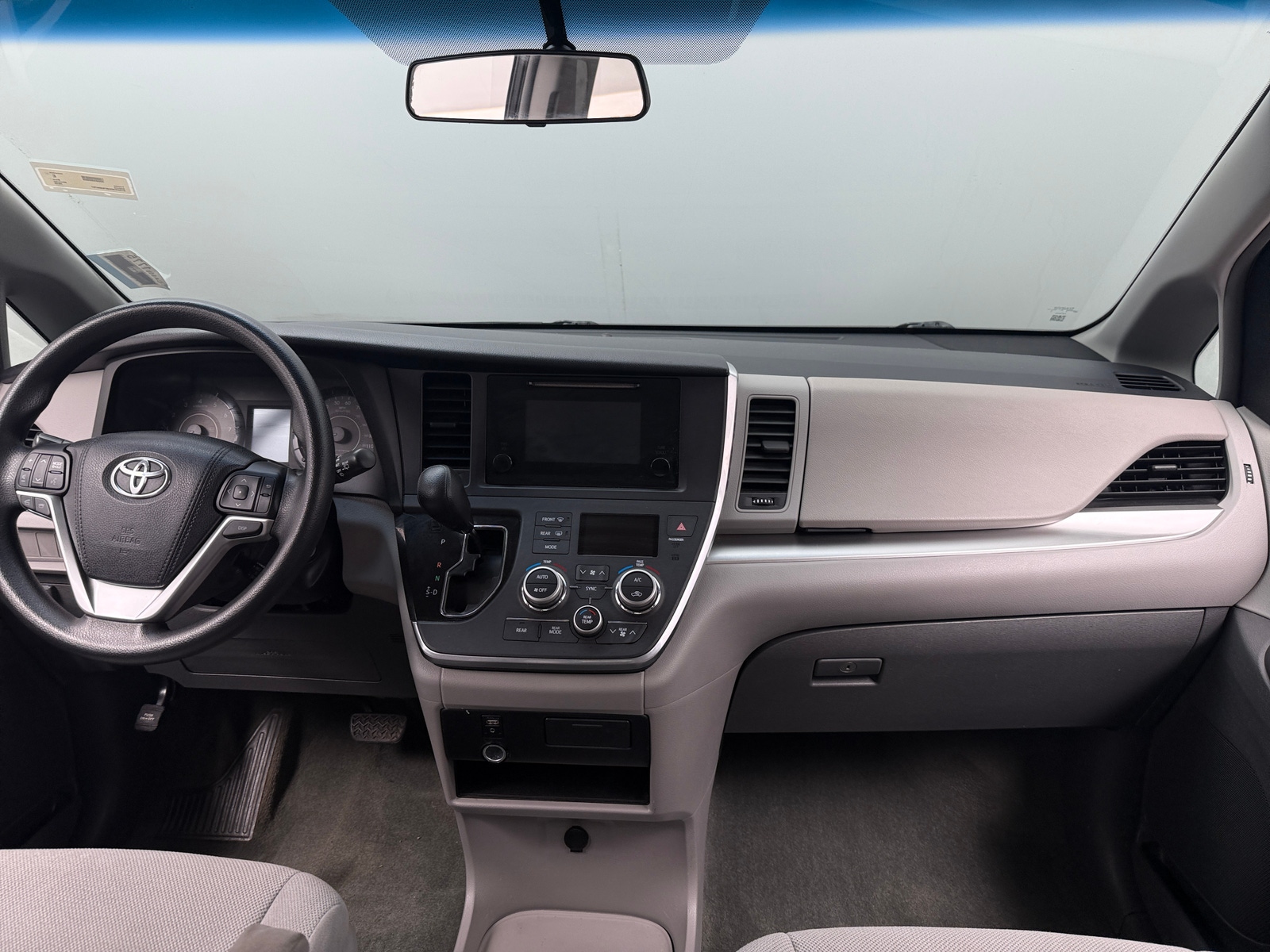 Thumbnail: 2015 Toyota Sienna - 3