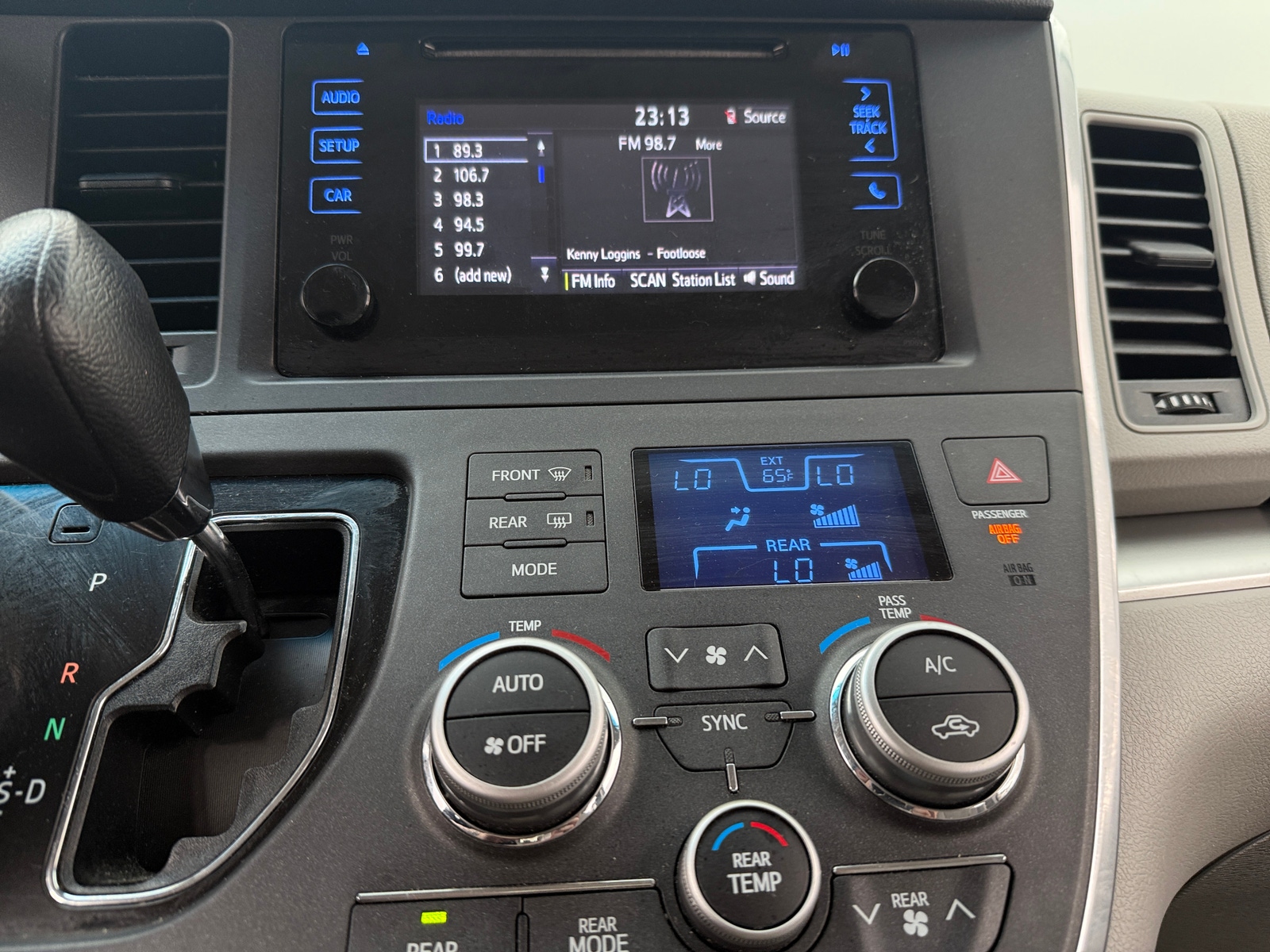 Thumbnail: 2015 Toyota Sienna - 4