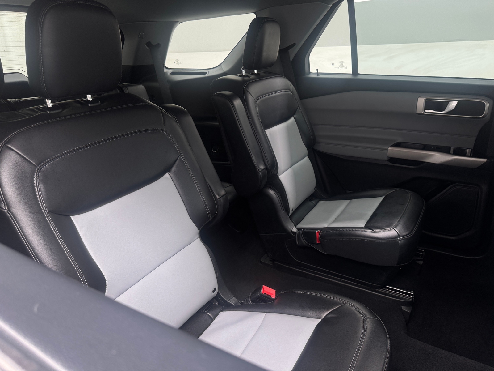 Thumbnail: 2022 Ford Explorer - 5