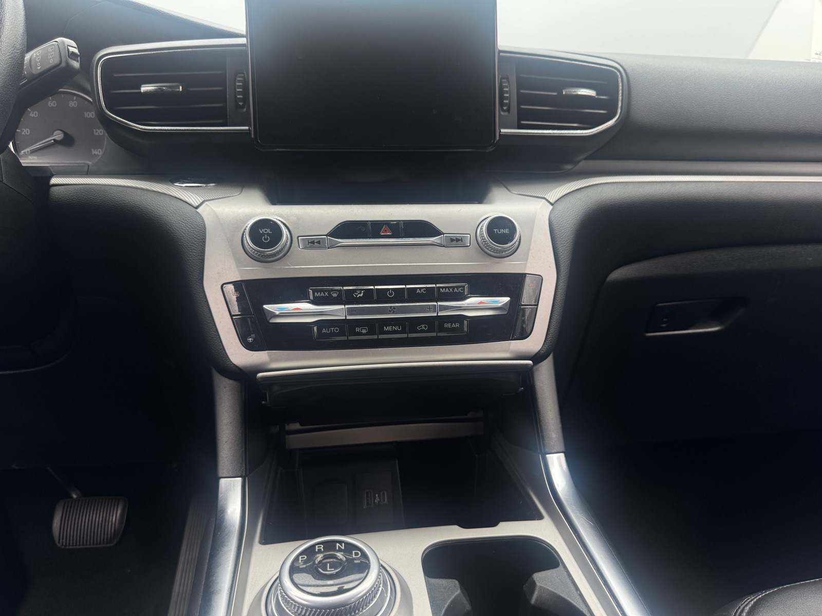 Thumbnail: 2022 Ford Explorer - 3