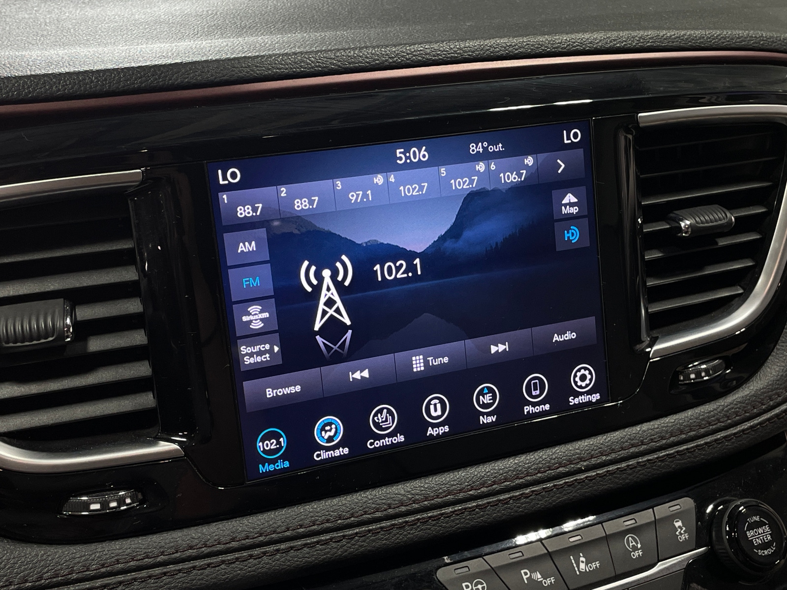 Thumbnail: 2019 Chrysler Pacifica - 3
