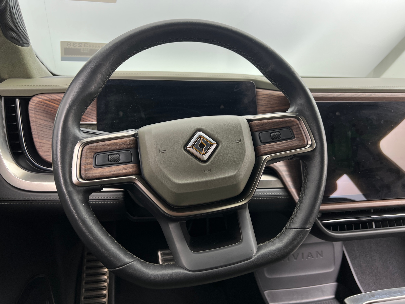 Thumbnail: 2023 Rivian R1T - 4