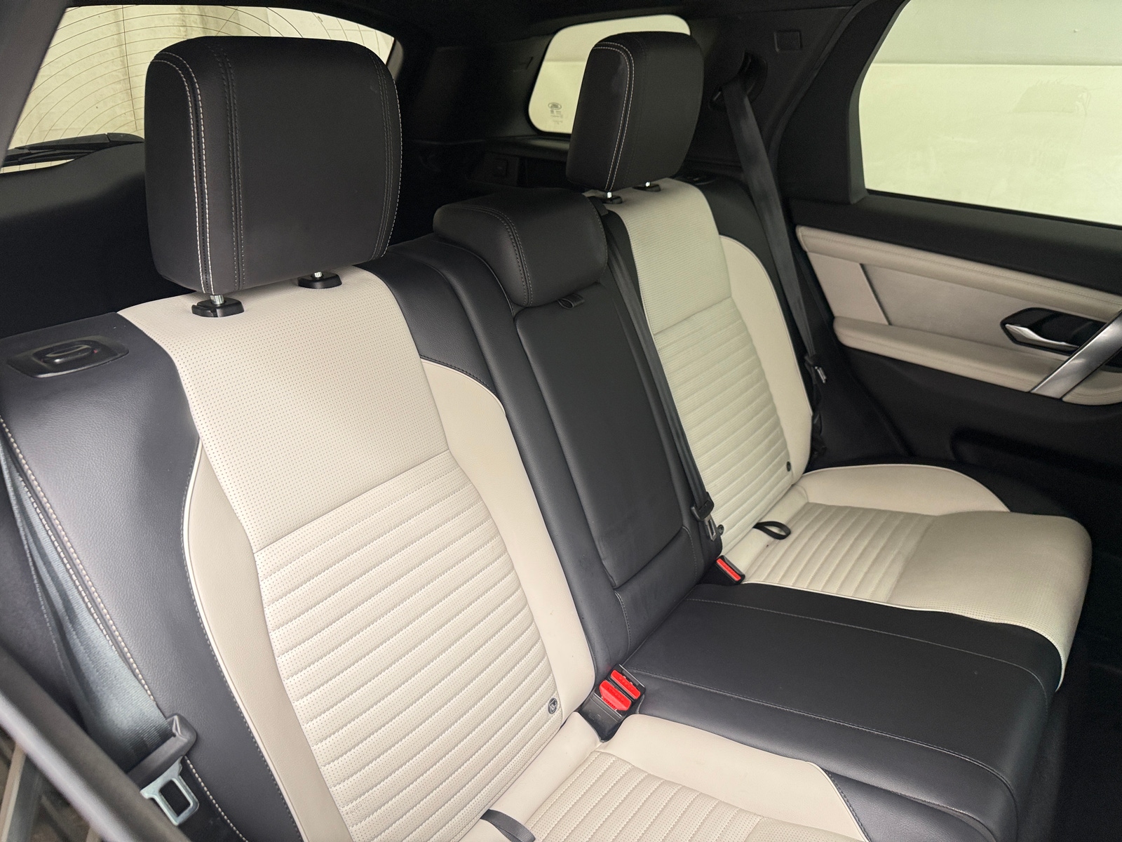 Thumbnail: 2023 Land Rover Discovery Sport - 5
