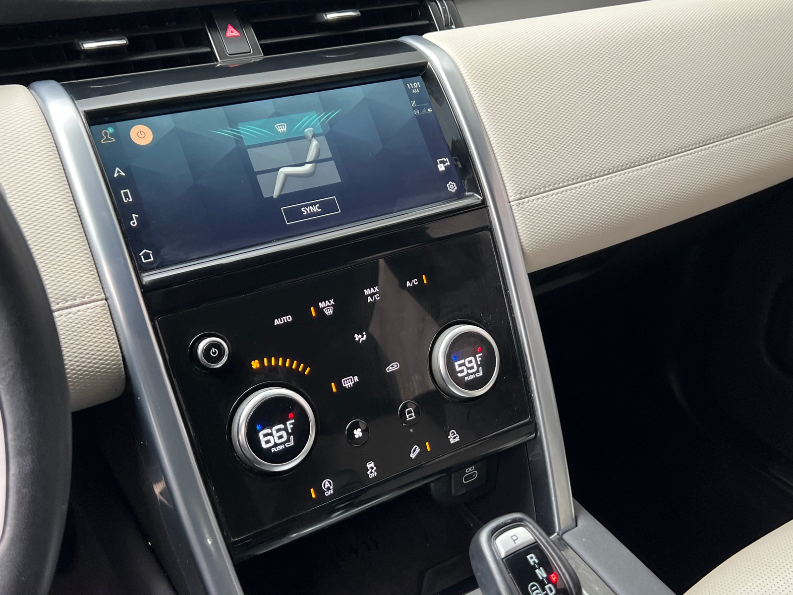 Thumbnail: 2023 Land Rover Discovery Sport - 3