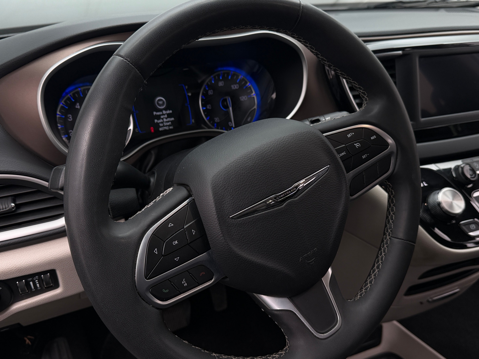 Thumbnail: 2023 Chrysler Voyager - 5