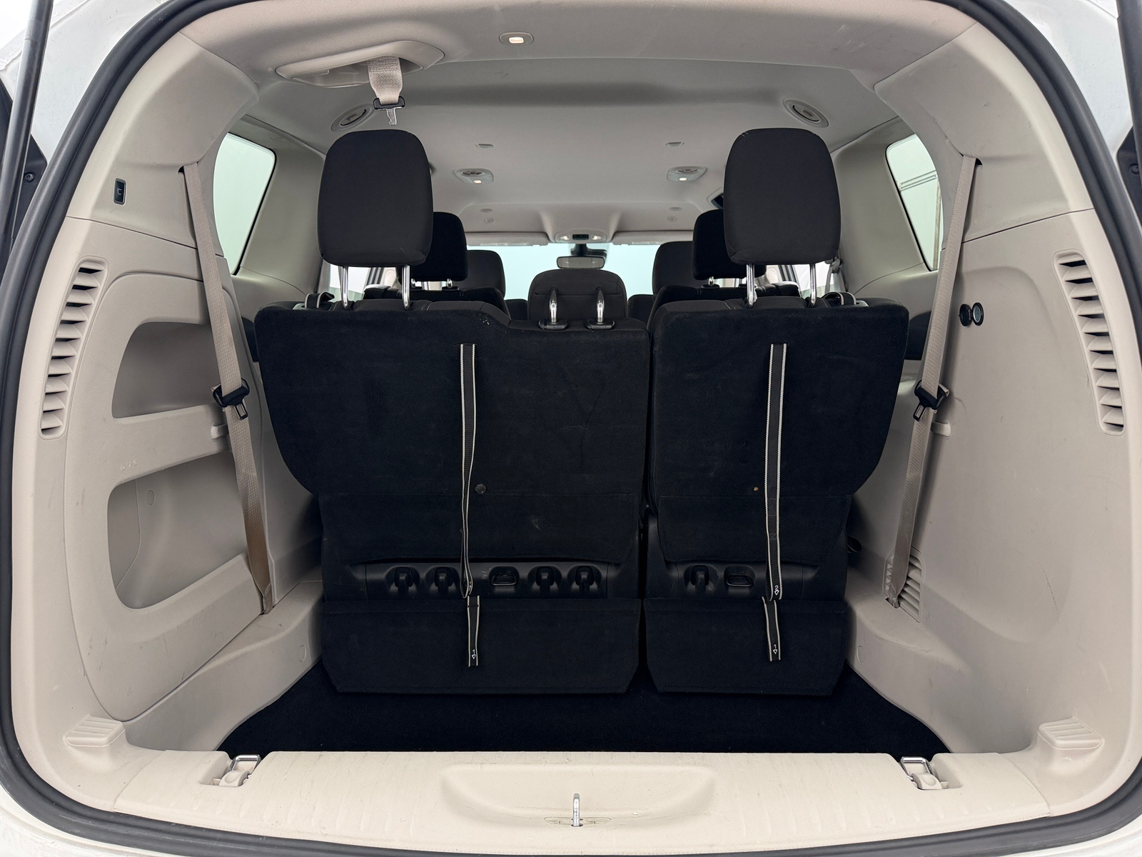Thumbnail: 2023 Chrysler Voyager - 7