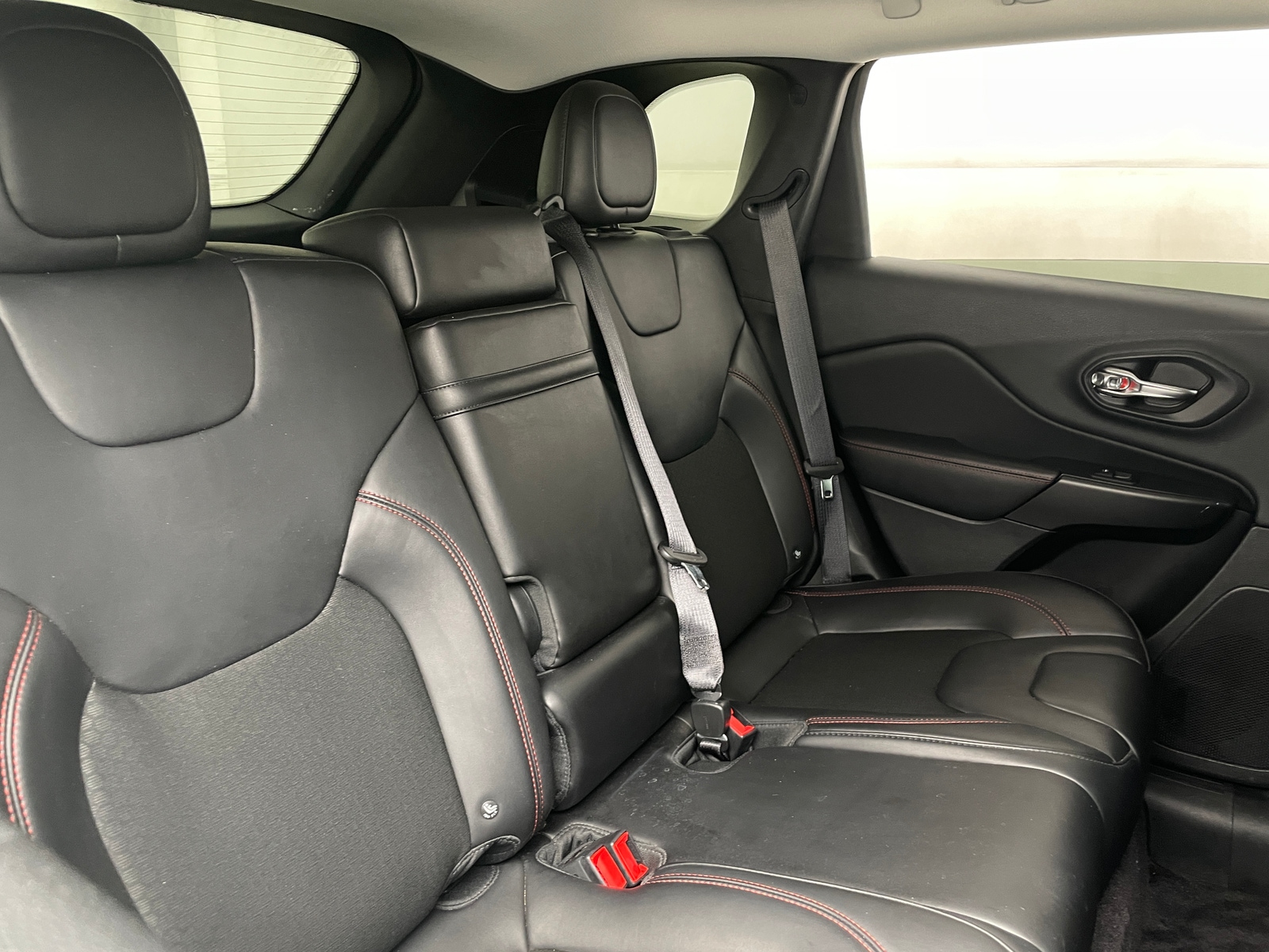 Thumbnail: 2019 Jeep Cherokee - 6