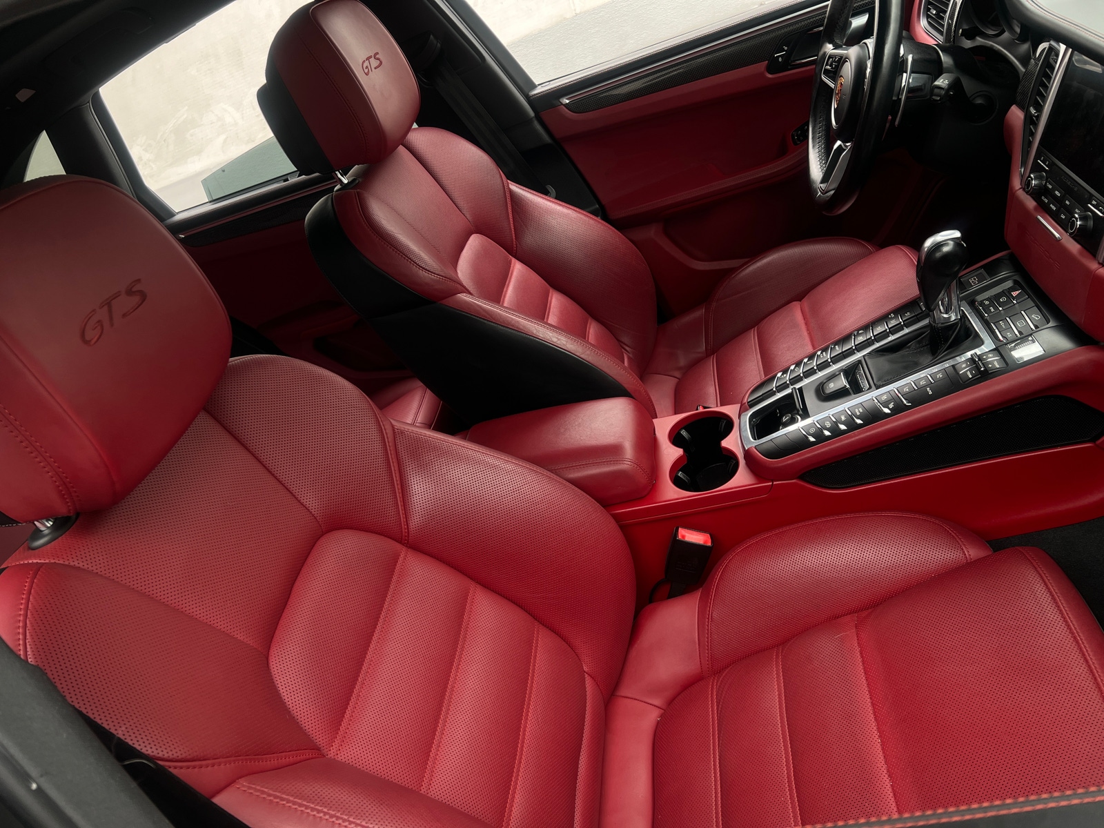 Thumbnail: 2017 Porsche Macan - 2
