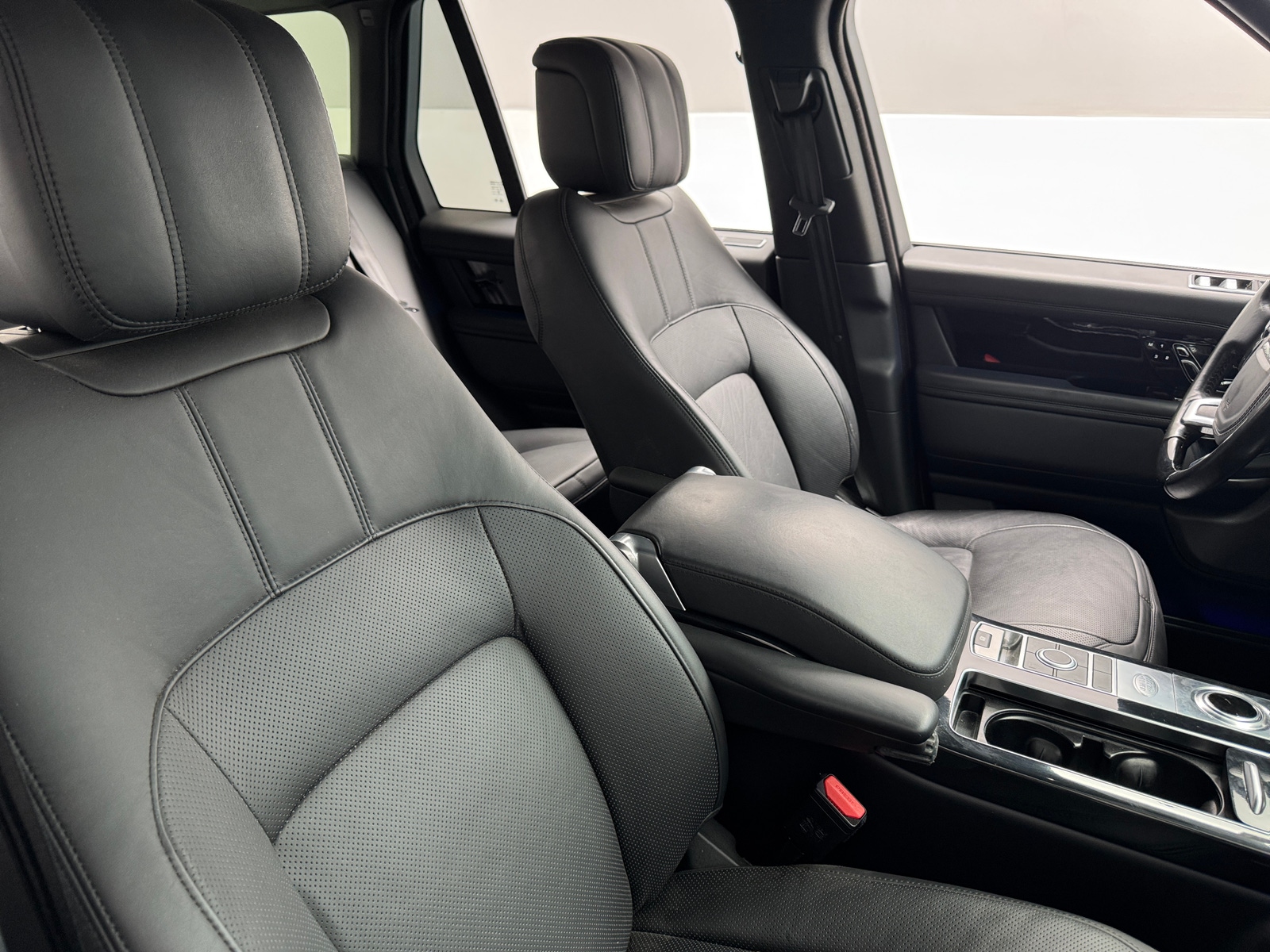 Thumbnail: 2020 Land Rover Range Rover - 2