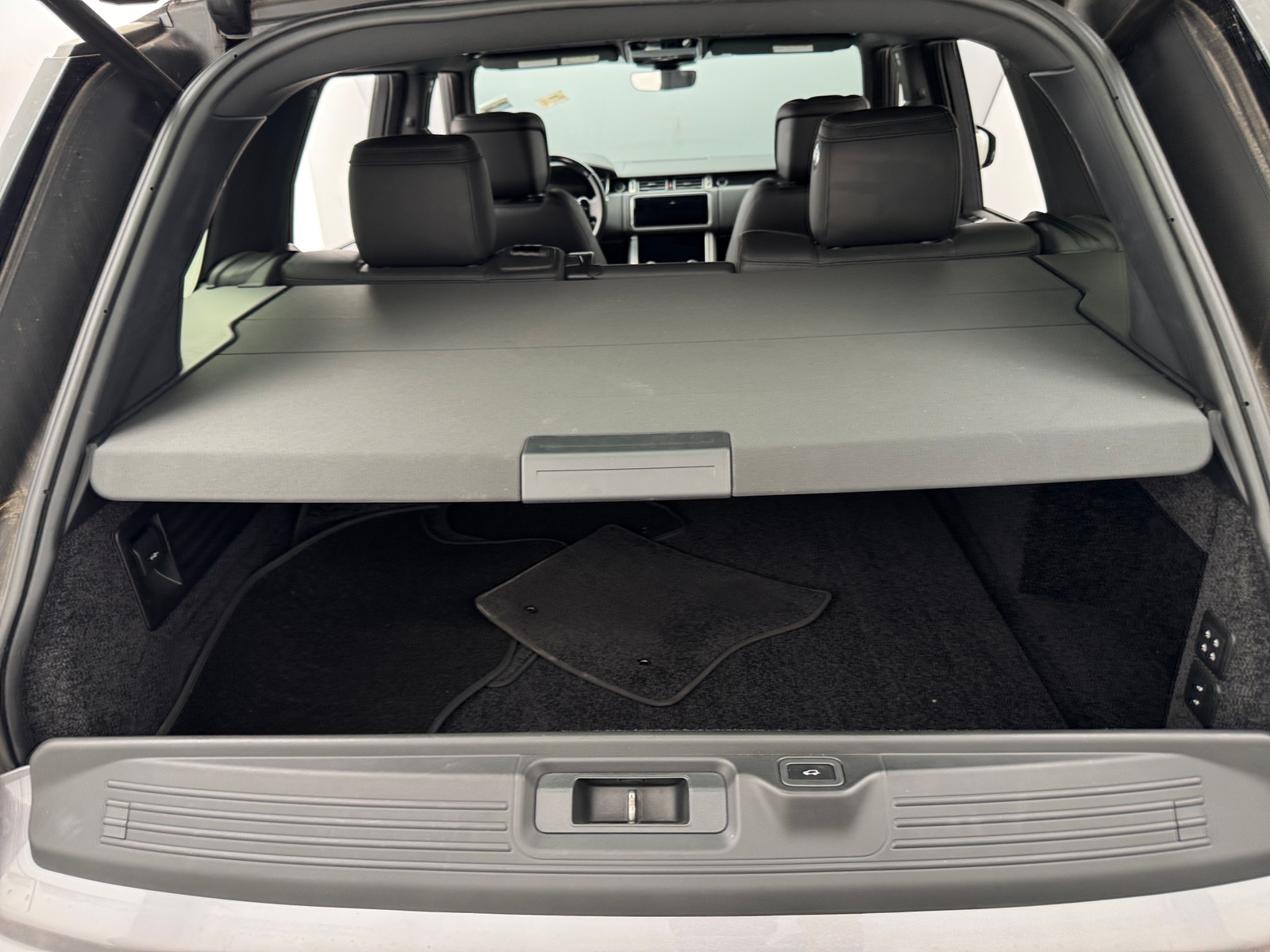 Thumbnail: 2020 Land Rover Range Rover - 7