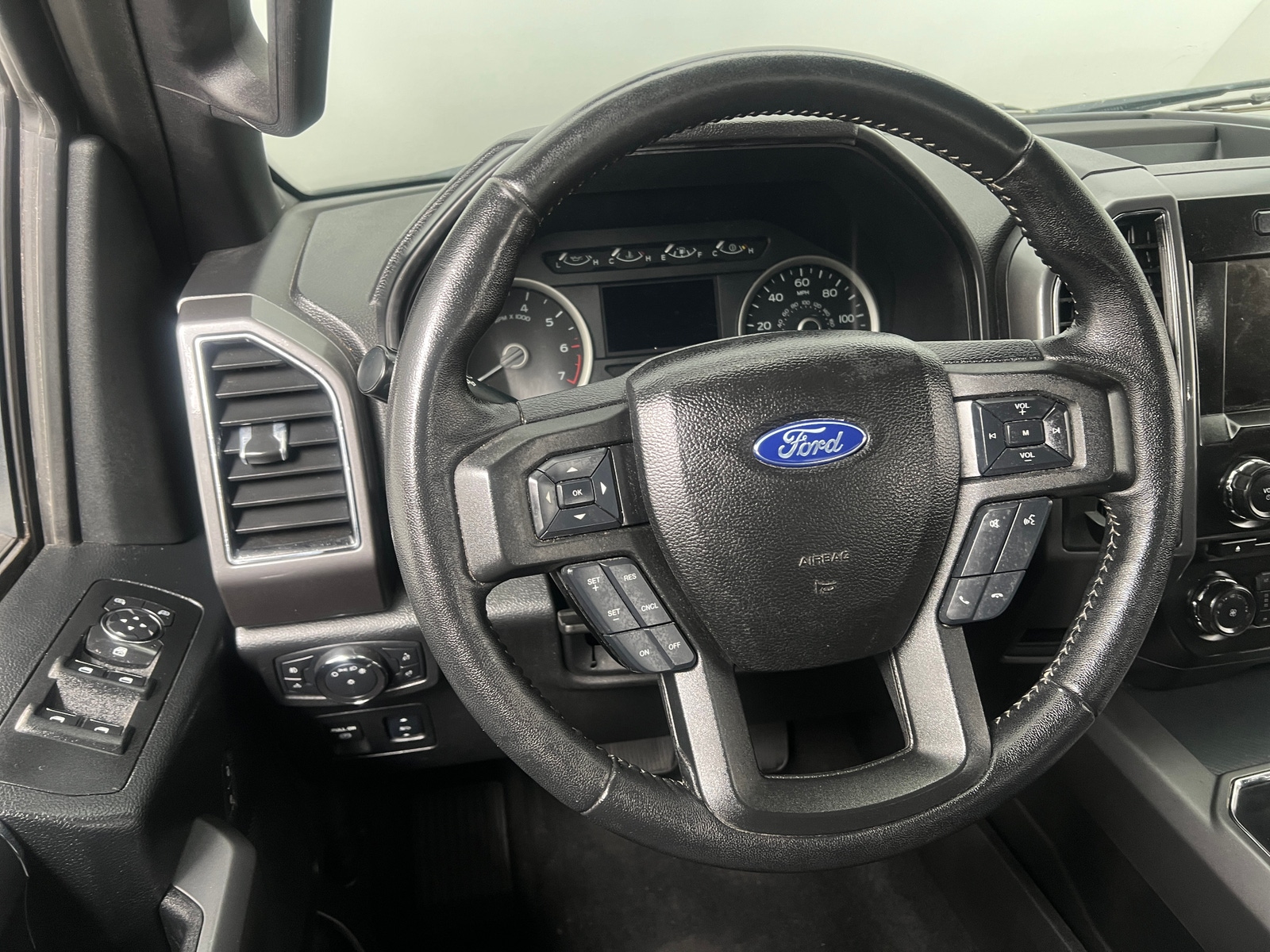 Thumbnail: 2018 Ford Econoline - 5