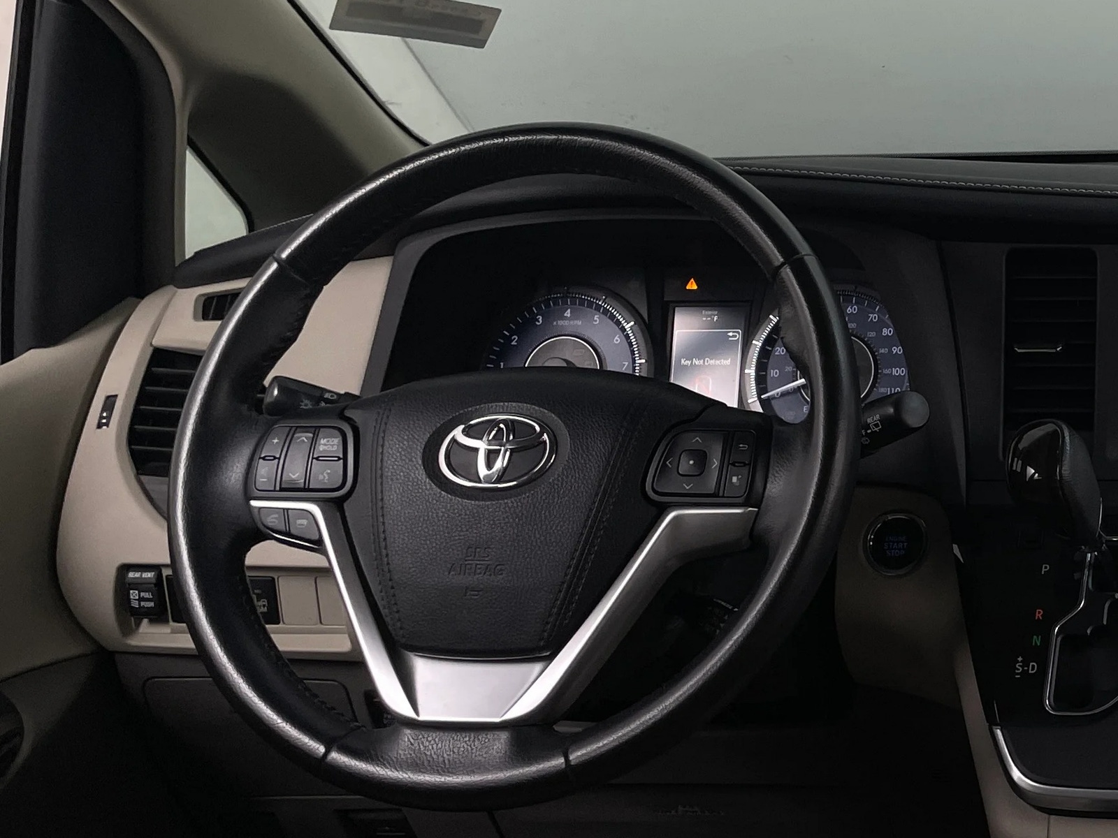 Thumbnail: 2015 Toyota Sienna - 4