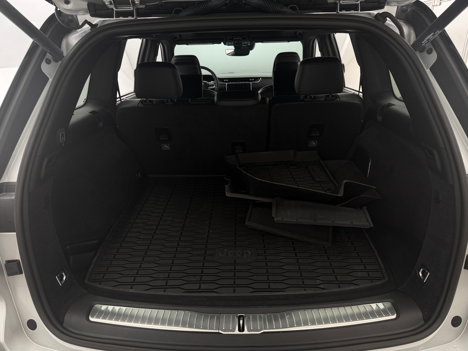 Thumbnail: 2024 Jeep Grand Cherokee - 6