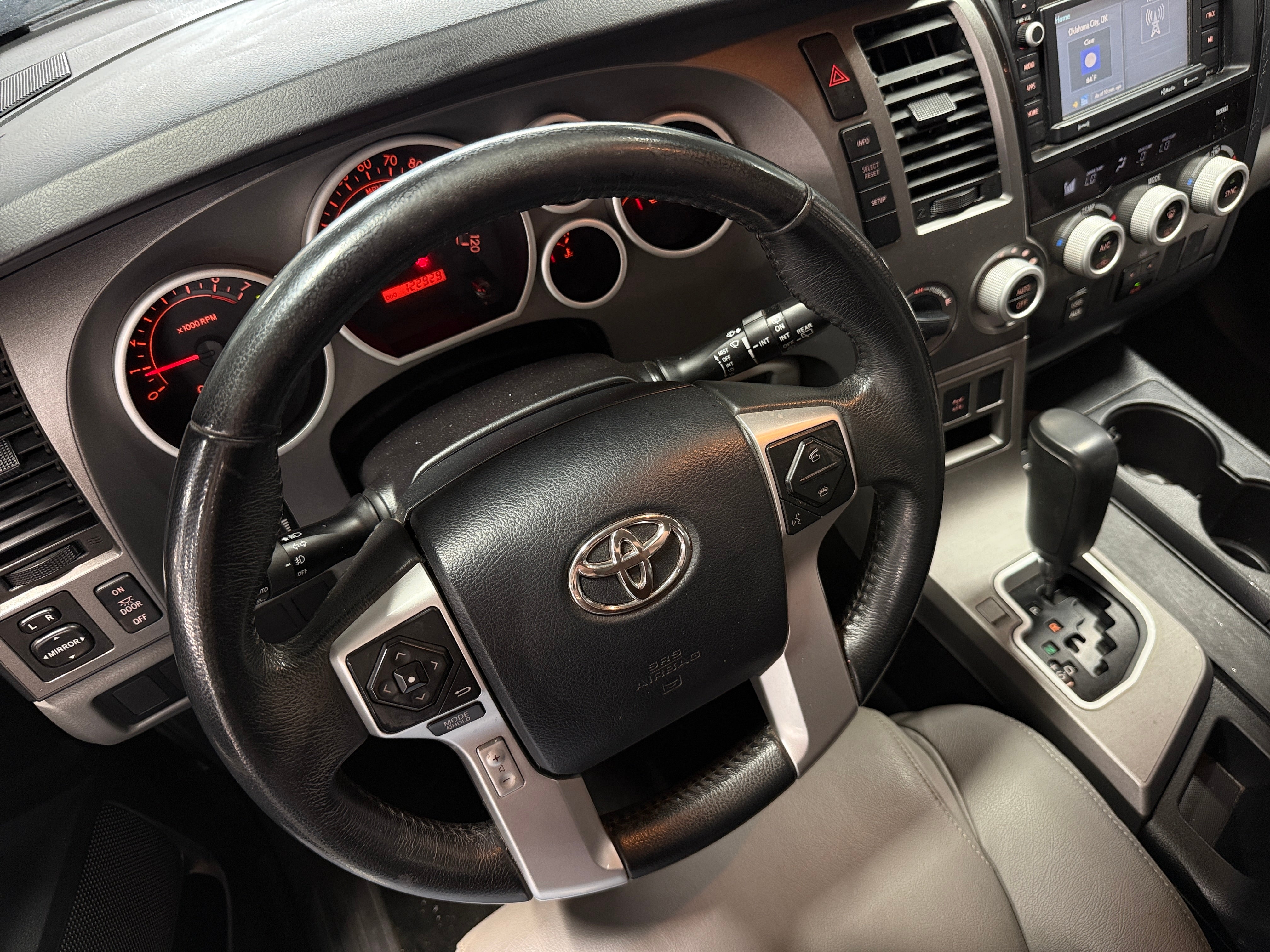 2017 Toyota Sequoia SR5, photo 9