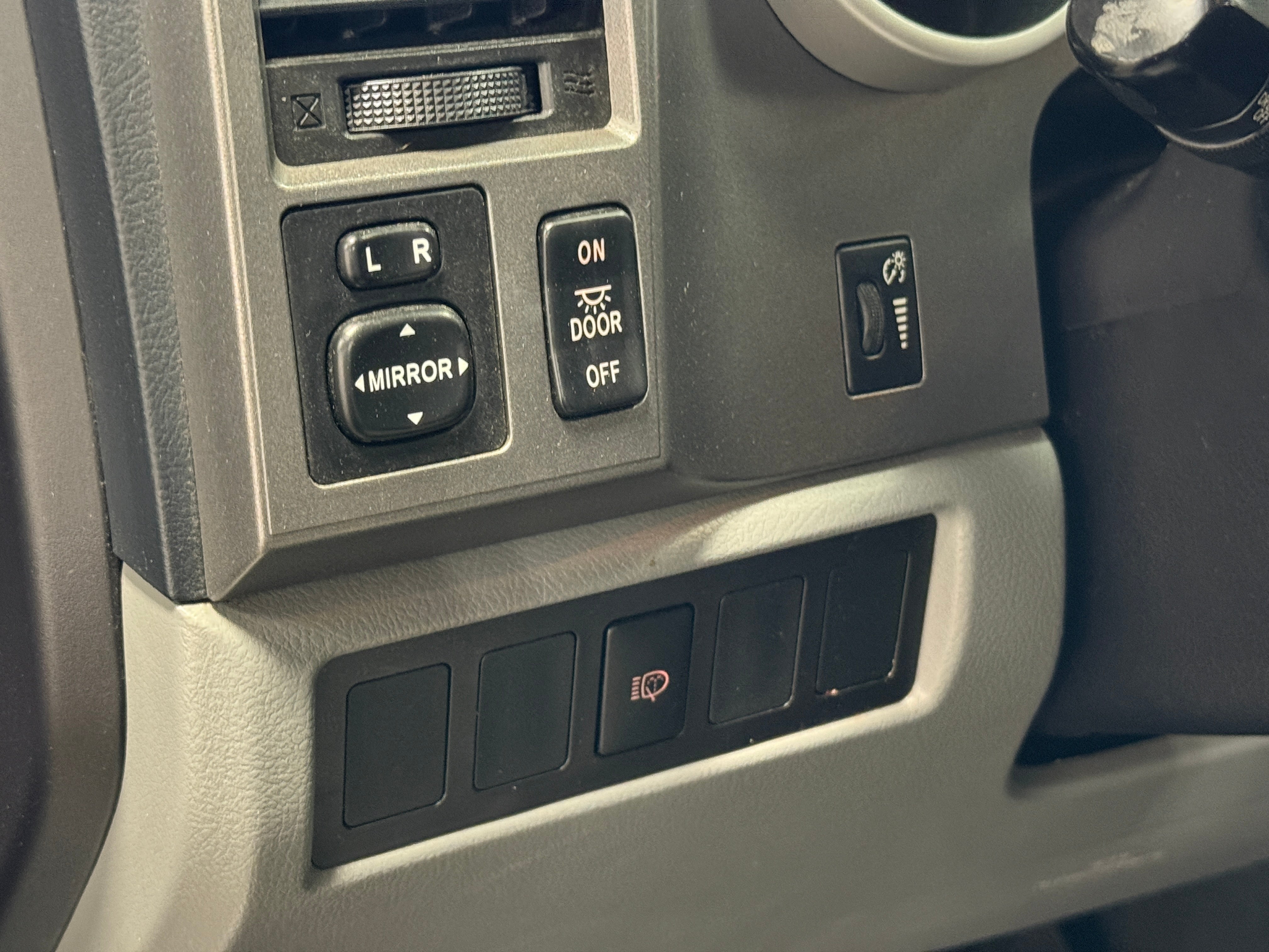 2017 Toyota Sequoia SR5, photo 10