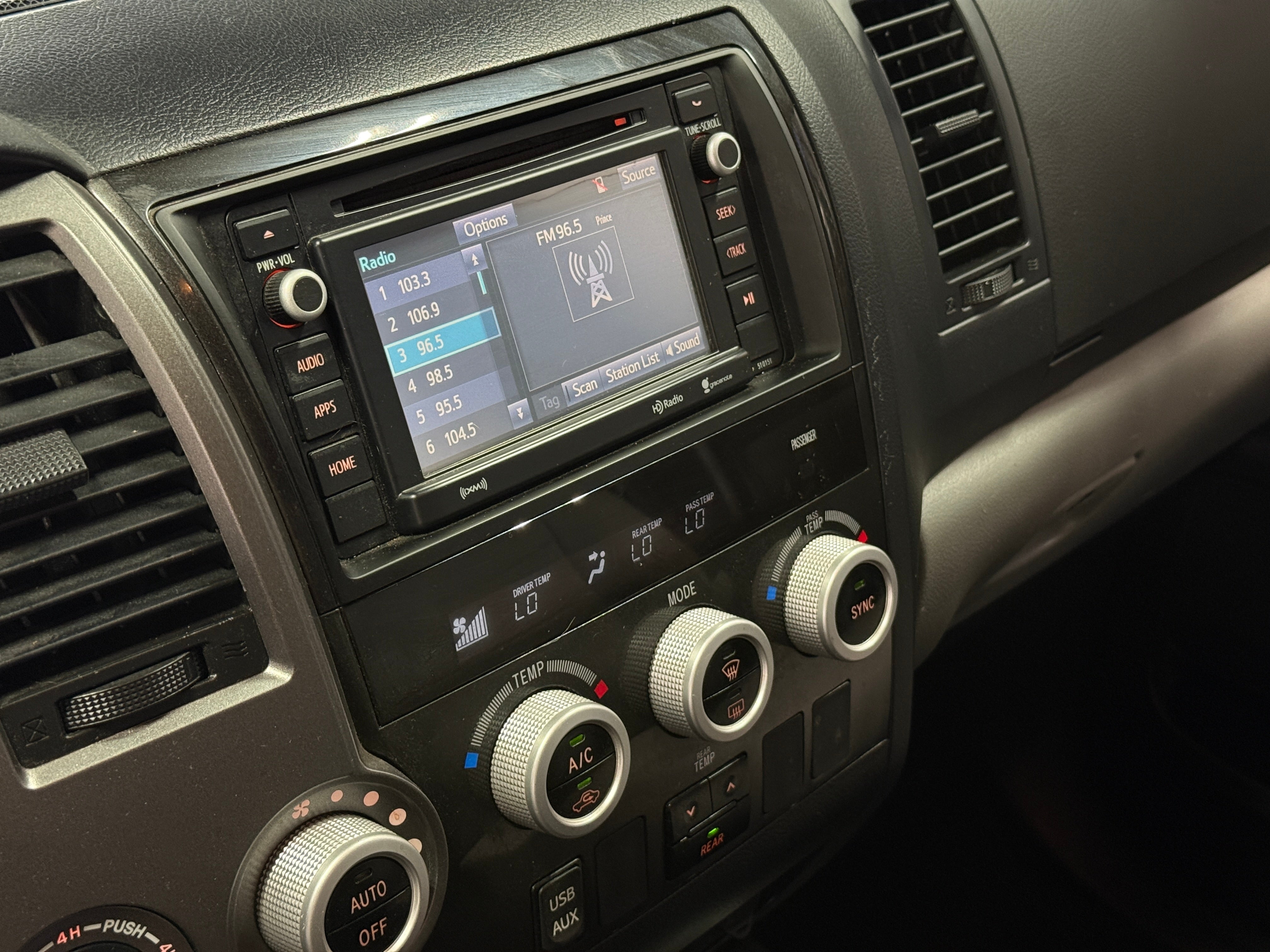 2017 Toyota Sequoia SR5, photo 12